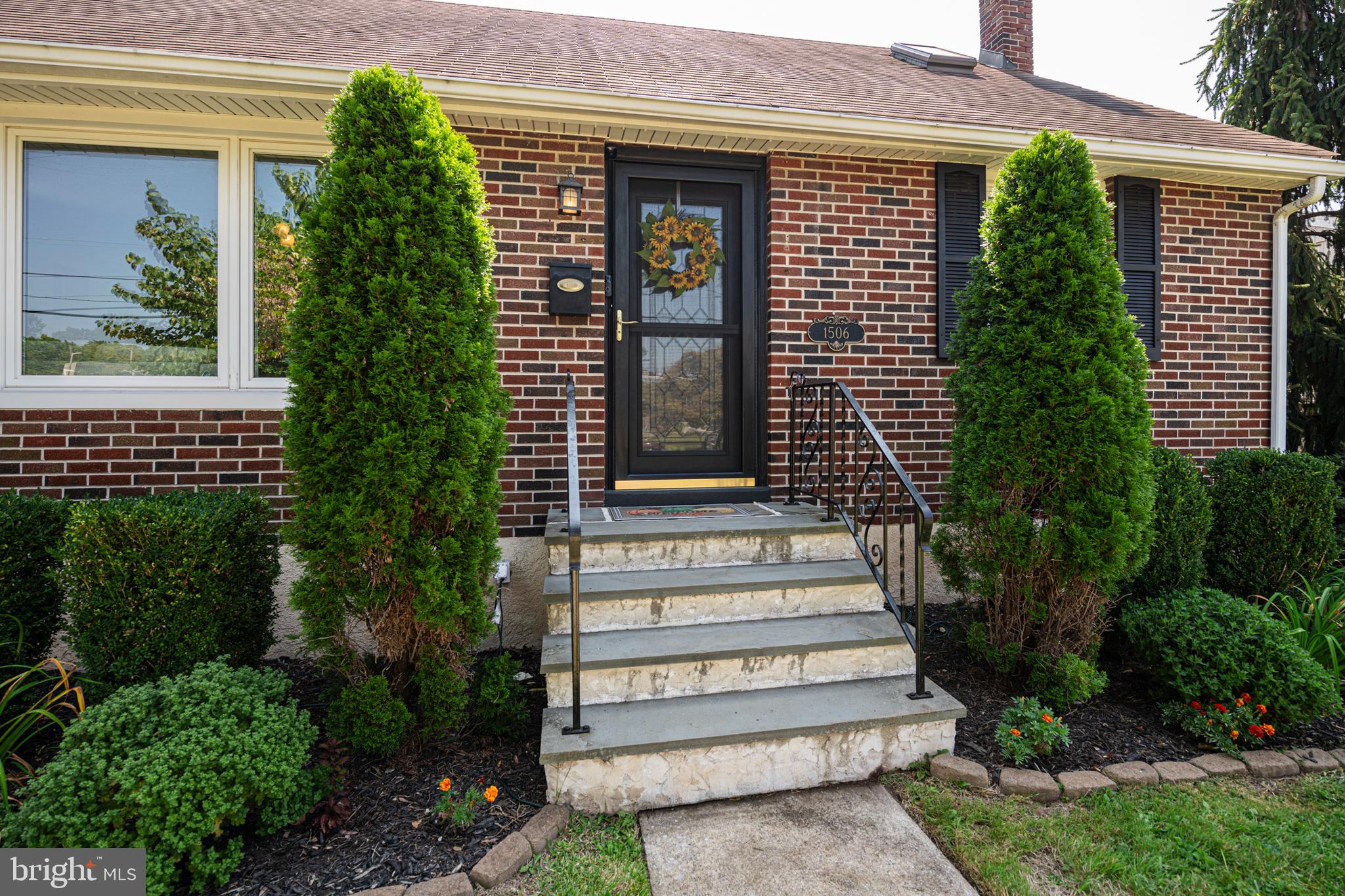 1506 SUNSET DRIVE