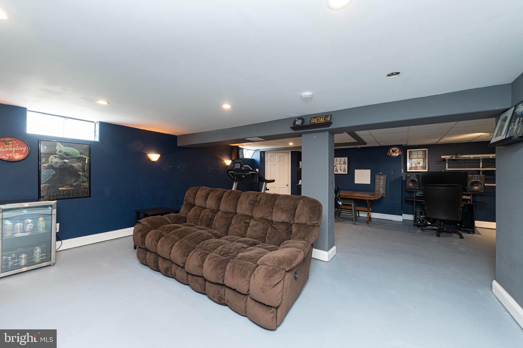 1506 SUNSET DRIVE