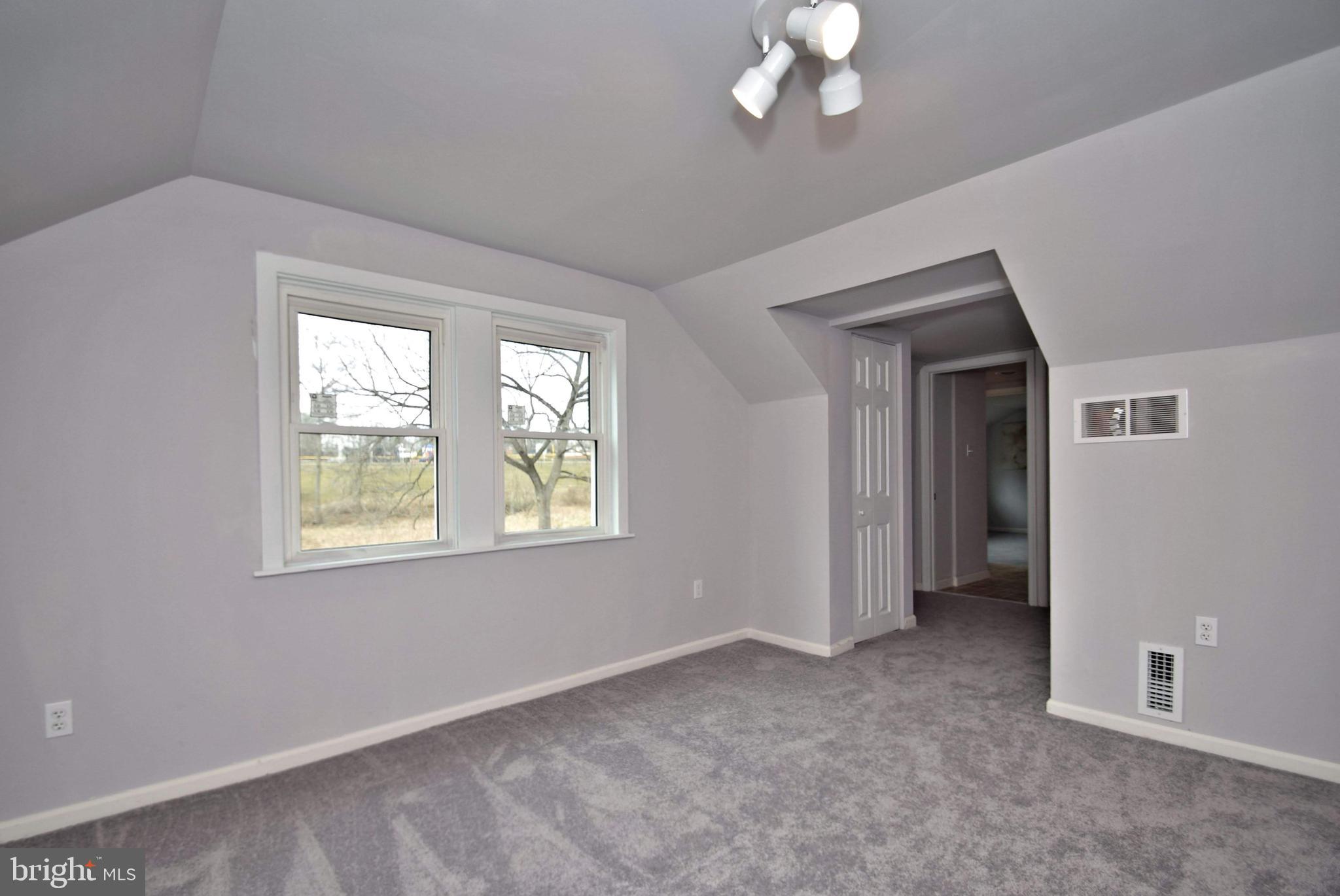 2749 WOODLAND AVE