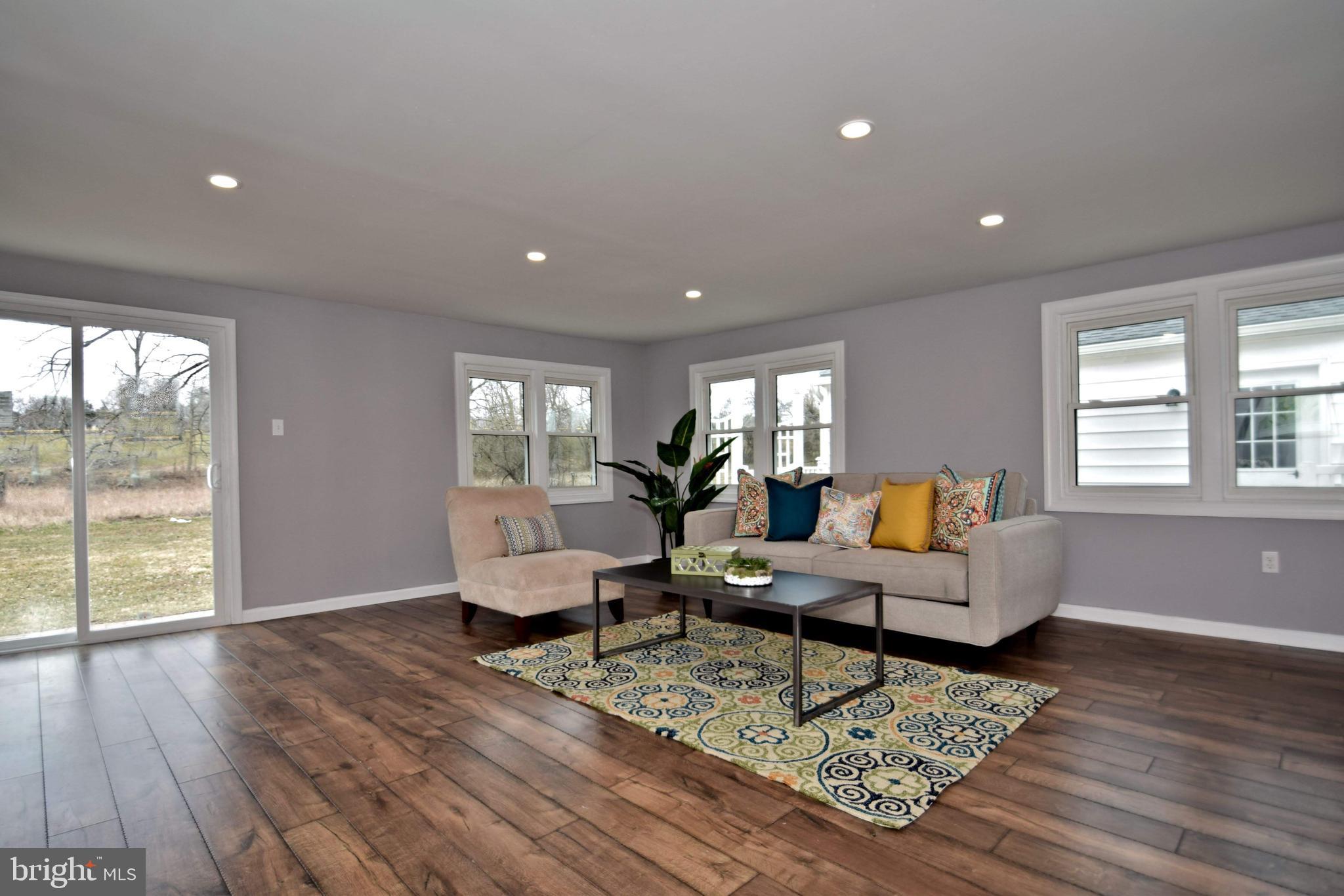 2749 WOODLAND AVE