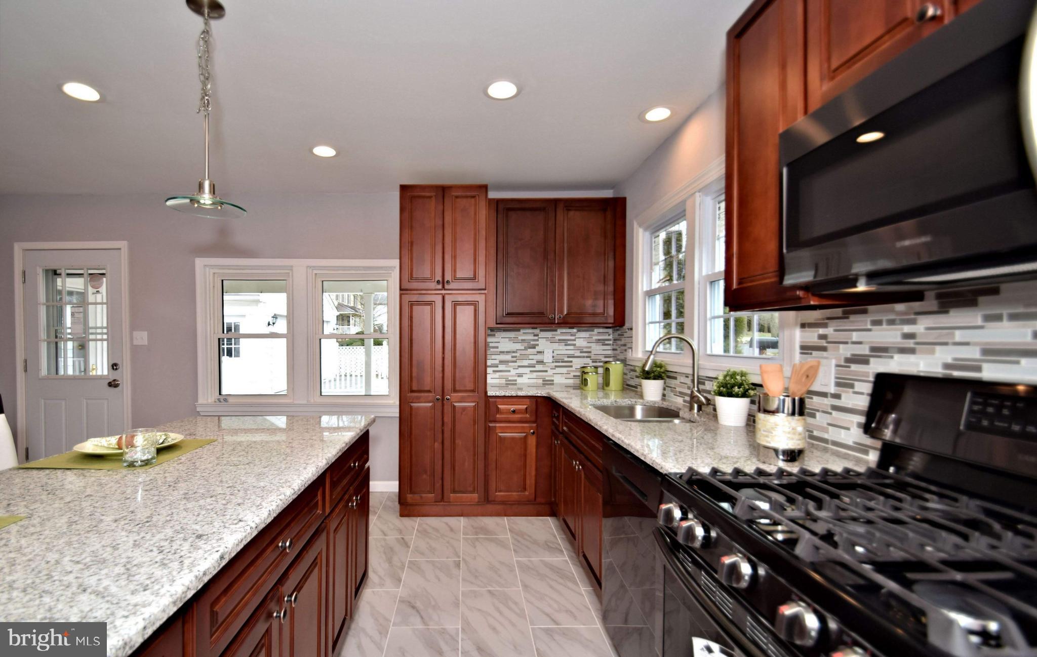 2749 WOODLAND AVE