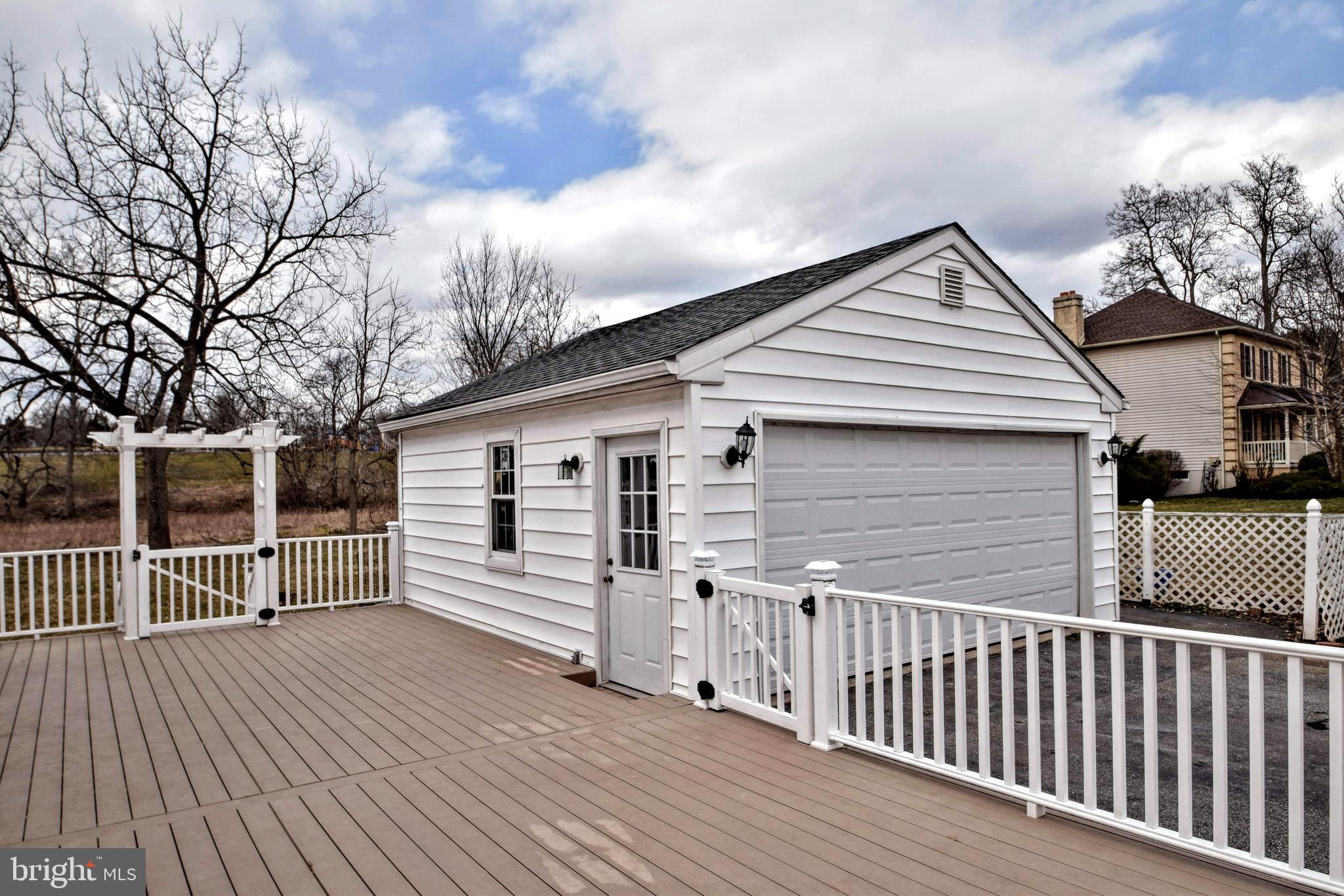 2749 WOODLAND AVE