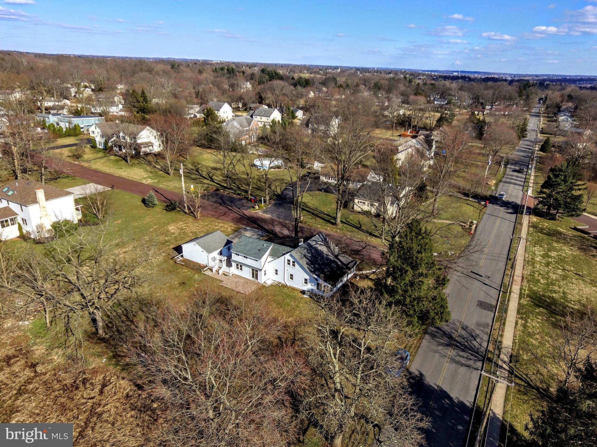 2749 WOODLAND AVE