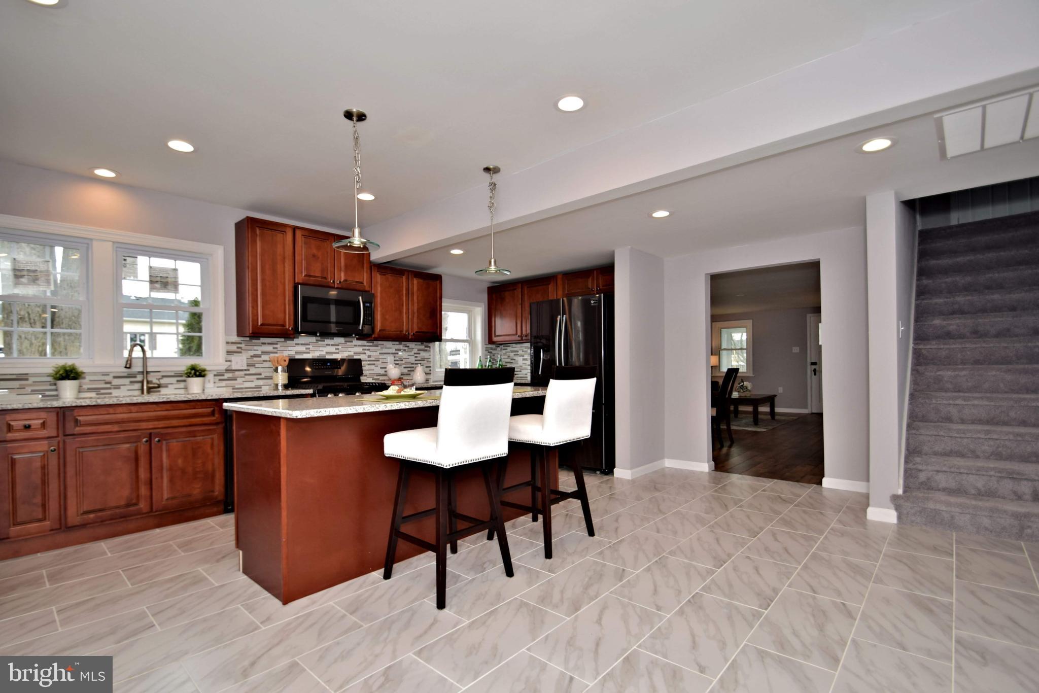 2749 WOODLAND AVE