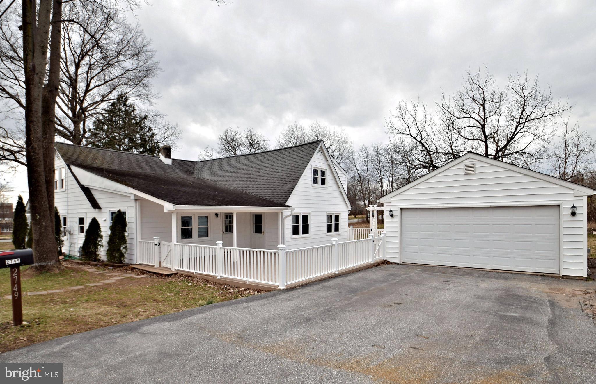 2749 WOODLAND AVE