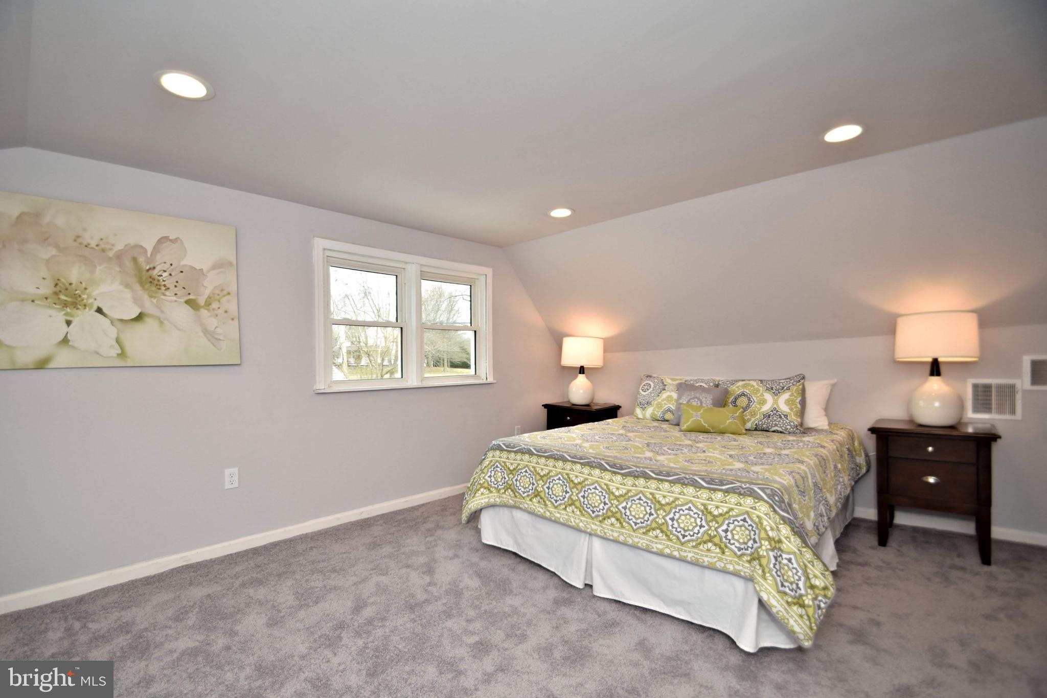 2749 WOODLAND AVE