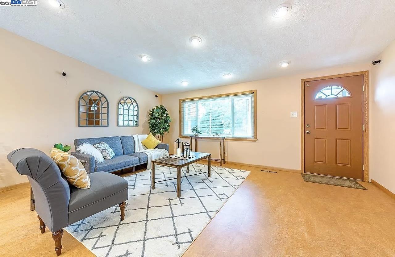 38526 Canyon Heights Drive