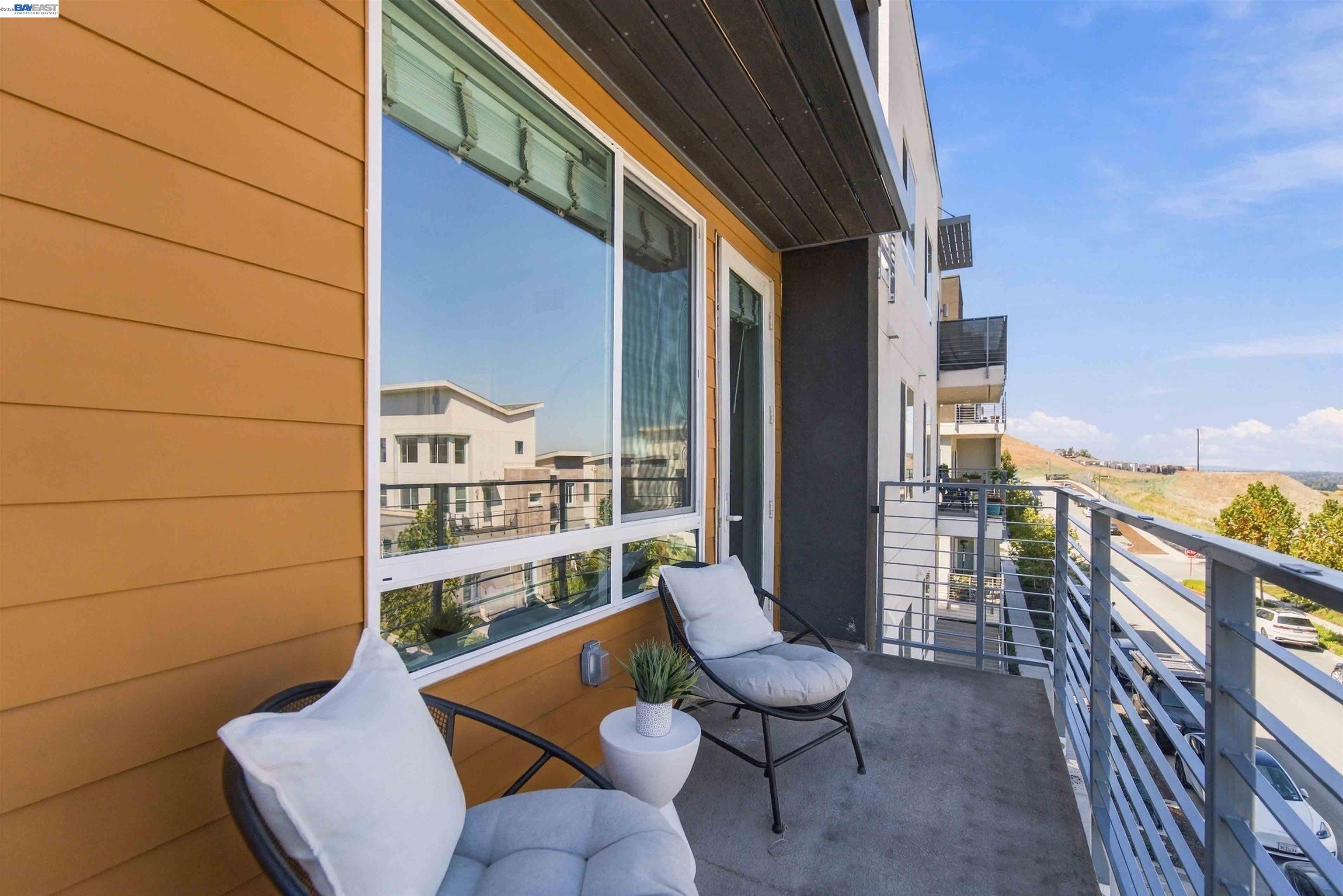 314 Llano De Los Robles Ave # 7