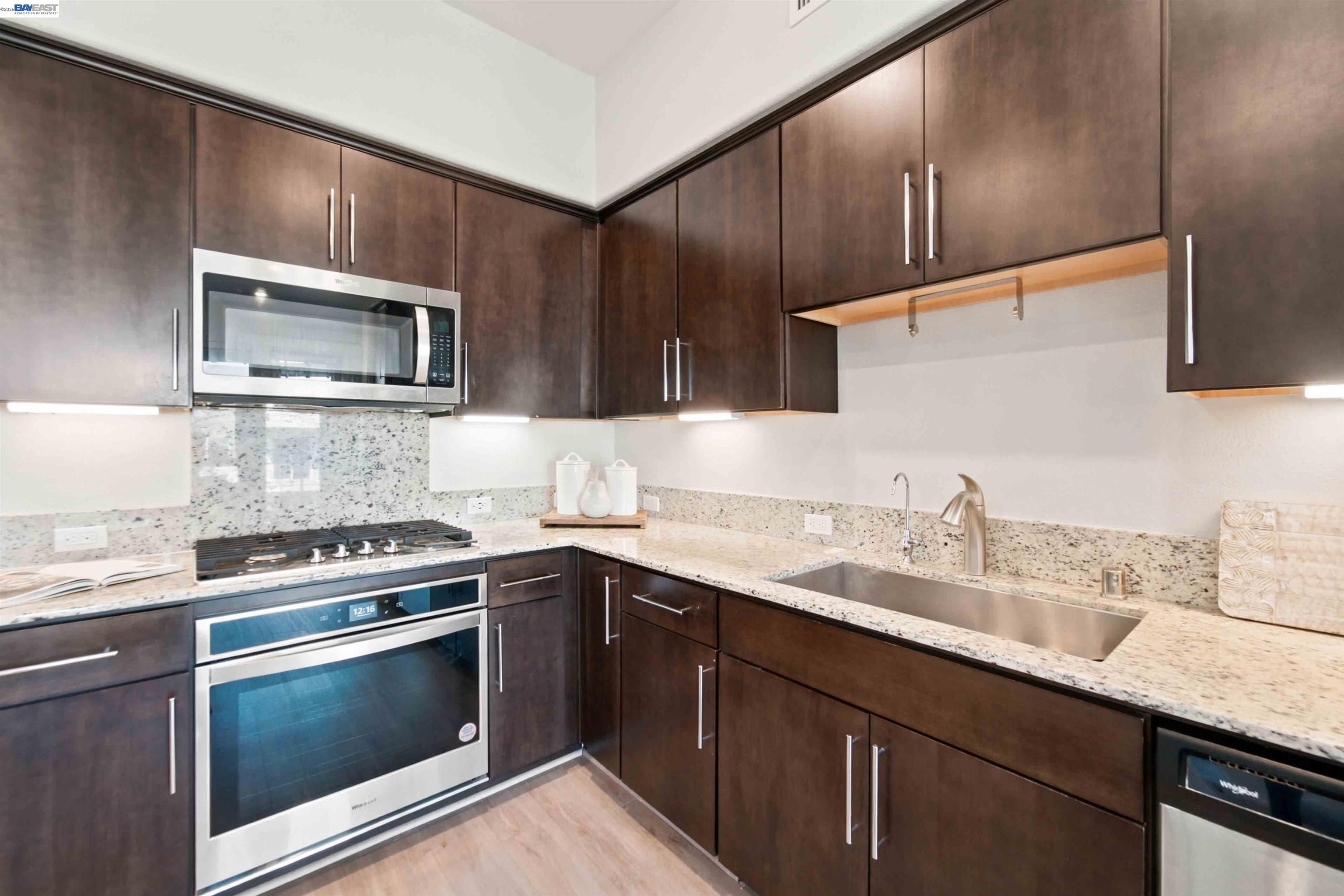 314 Llano De Los Robles Ave # 7