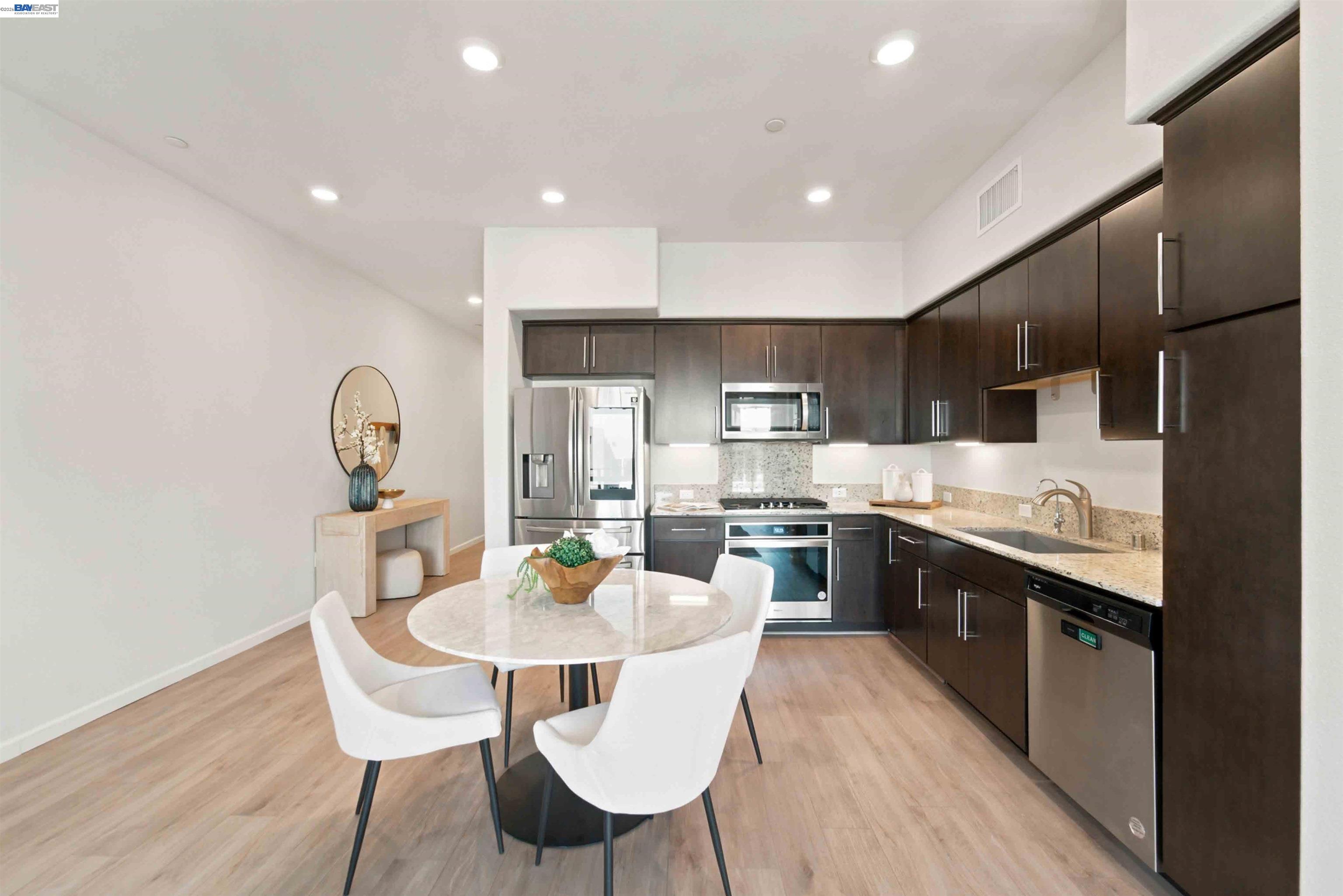 314 Llano De Los Robles Ave # 7