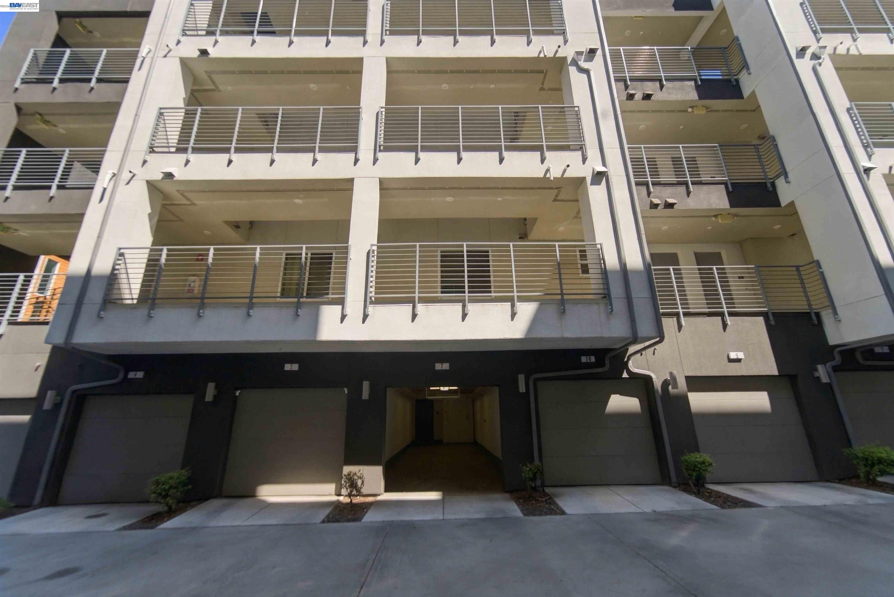 314 Llano De Los Robles Ave # 7