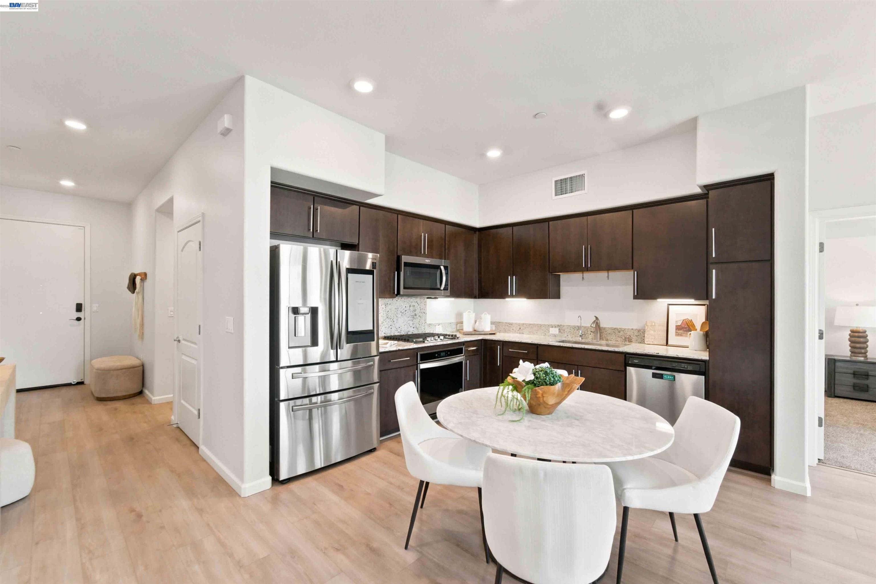314 Llano De Los Robles Ave # 7