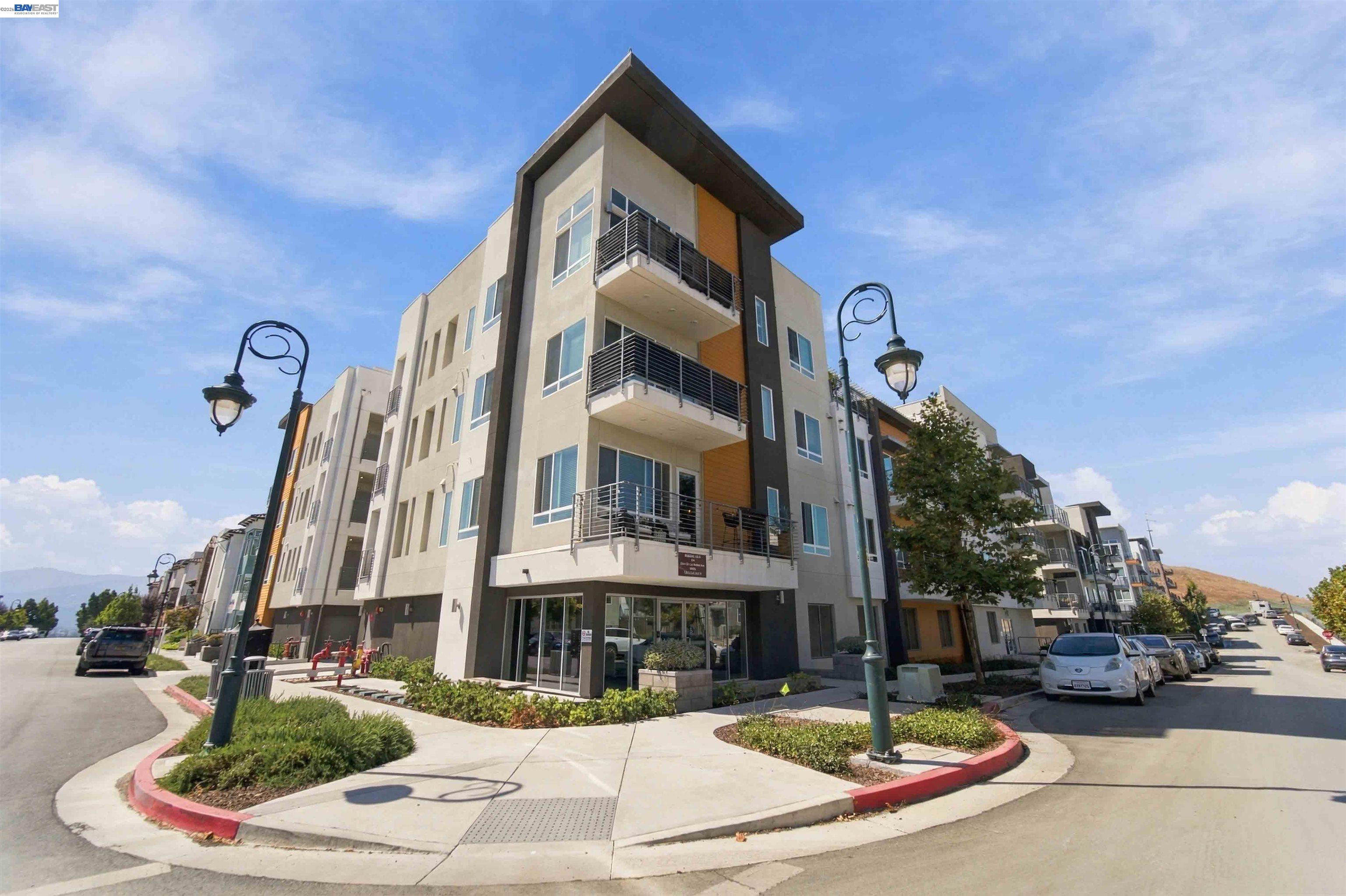 314 Llano De Los Robles Ave # 7