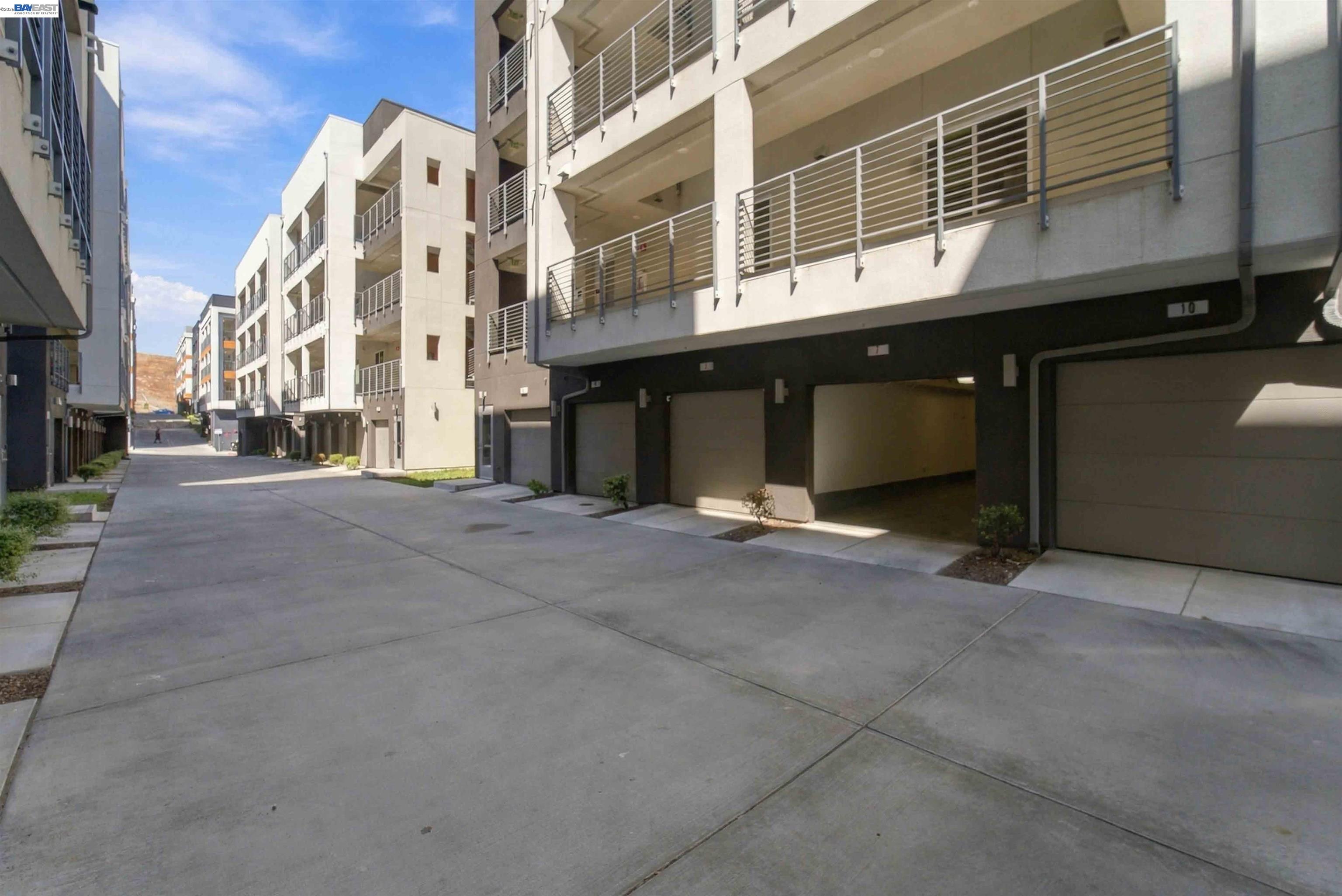 314 Llano De Los Robles Ave # 7