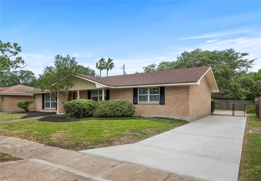 502 Meadowbrook Dr