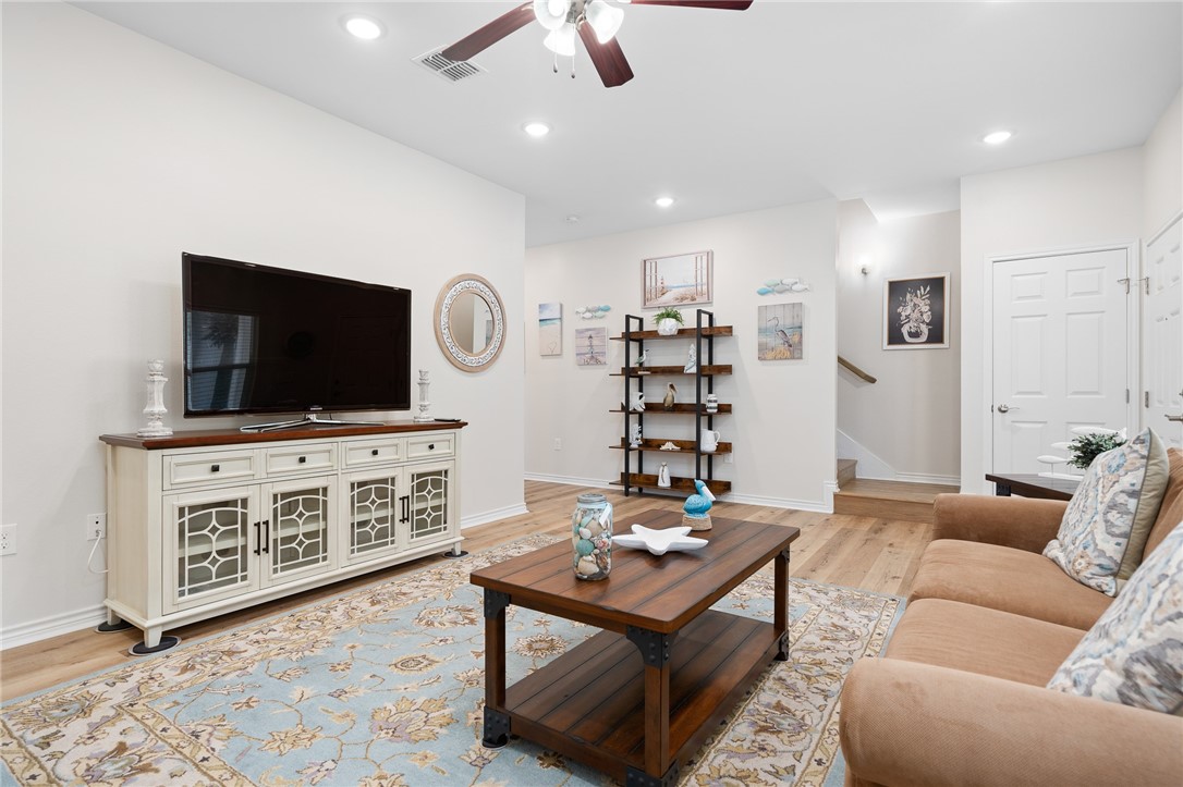 122 Lavaca Cir