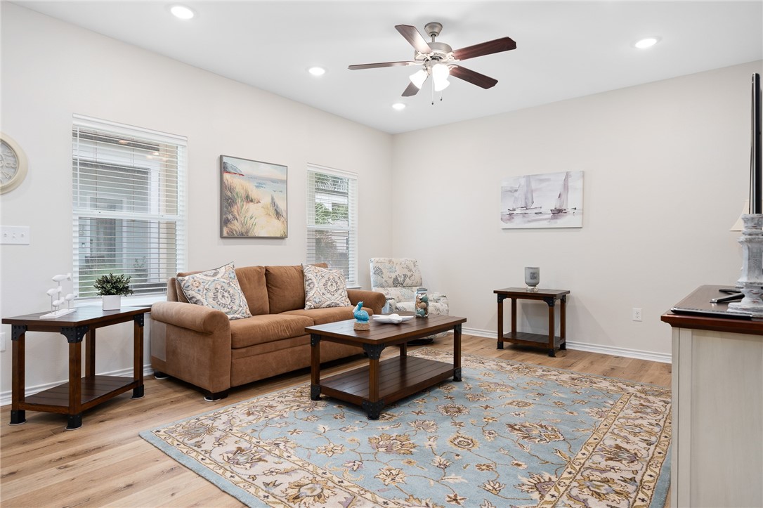 122 Lavaca Cir