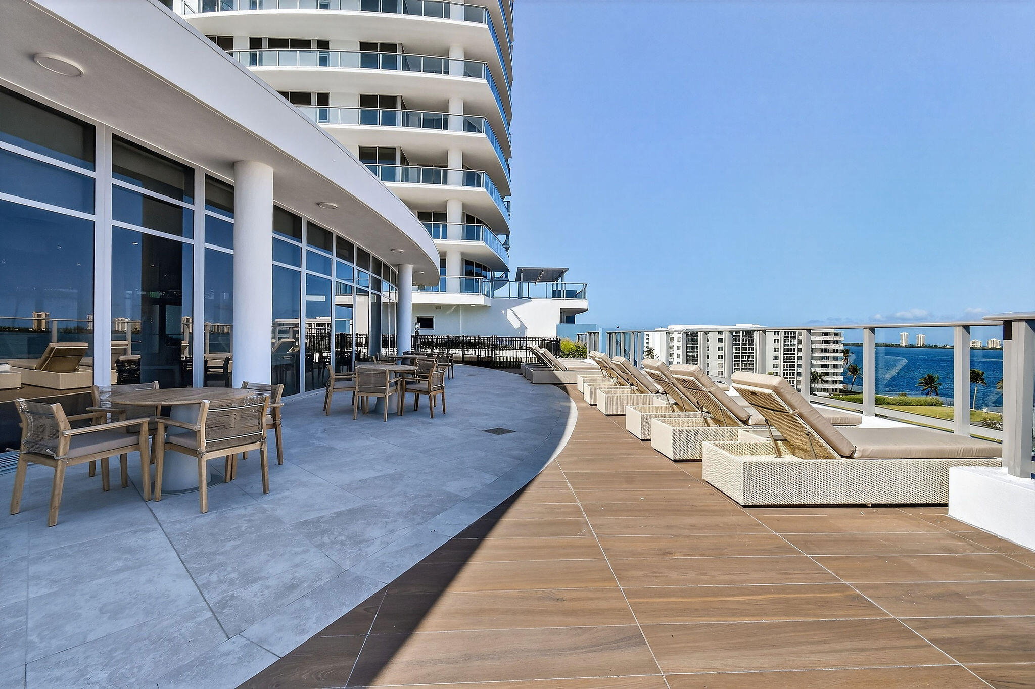 220 Lake Shore Drive 715