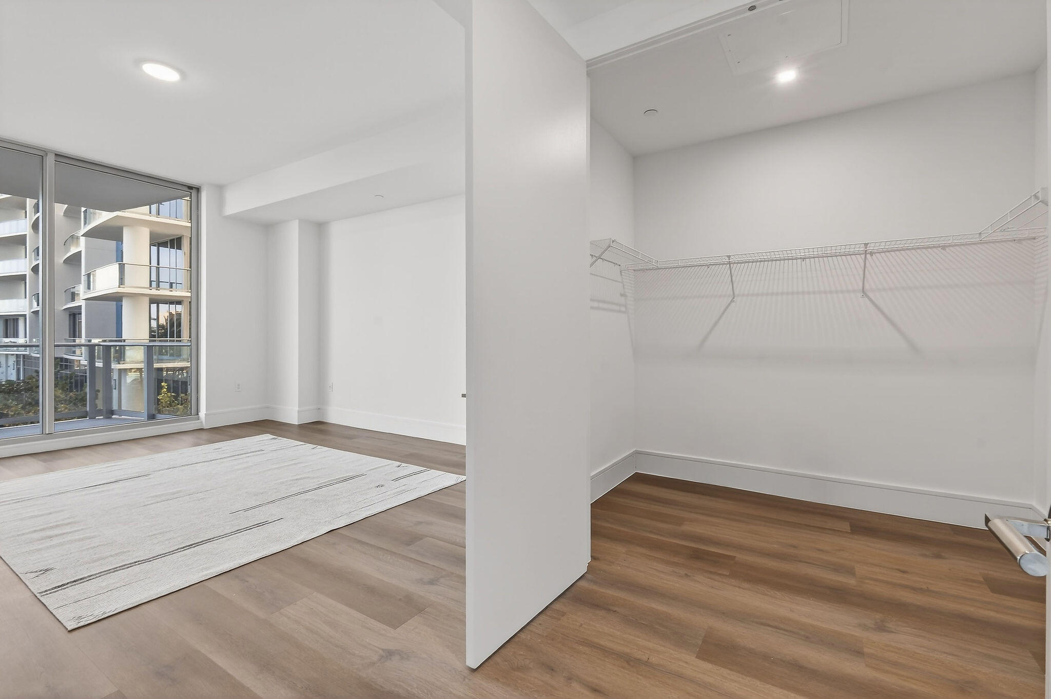 220 Lake Shore Drive 715