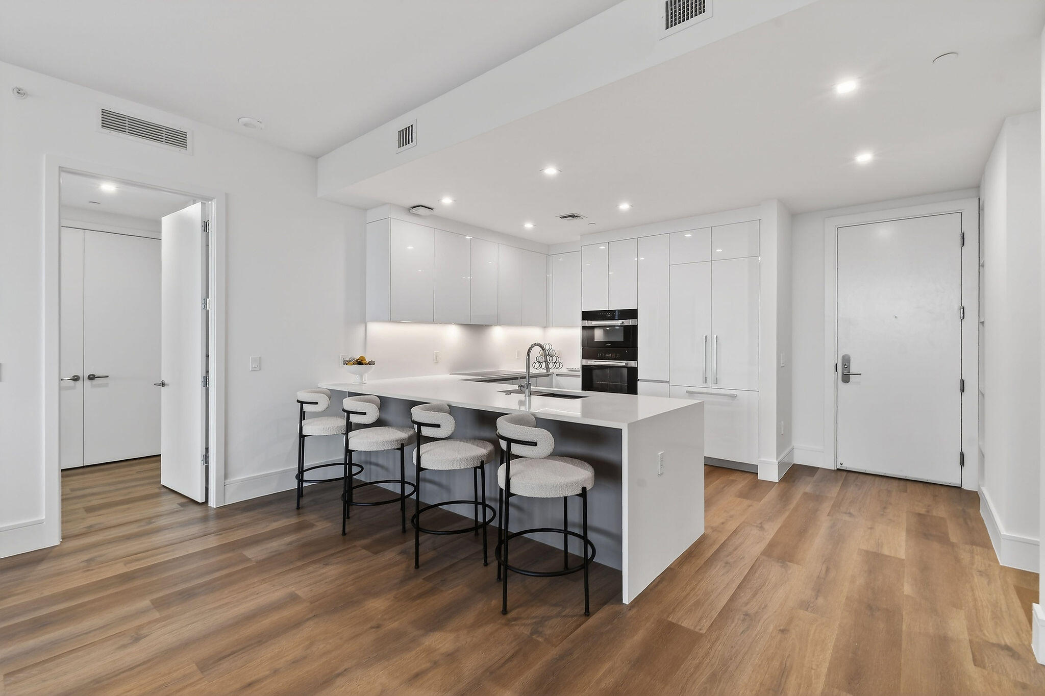 220 Lake Shore Drive 715