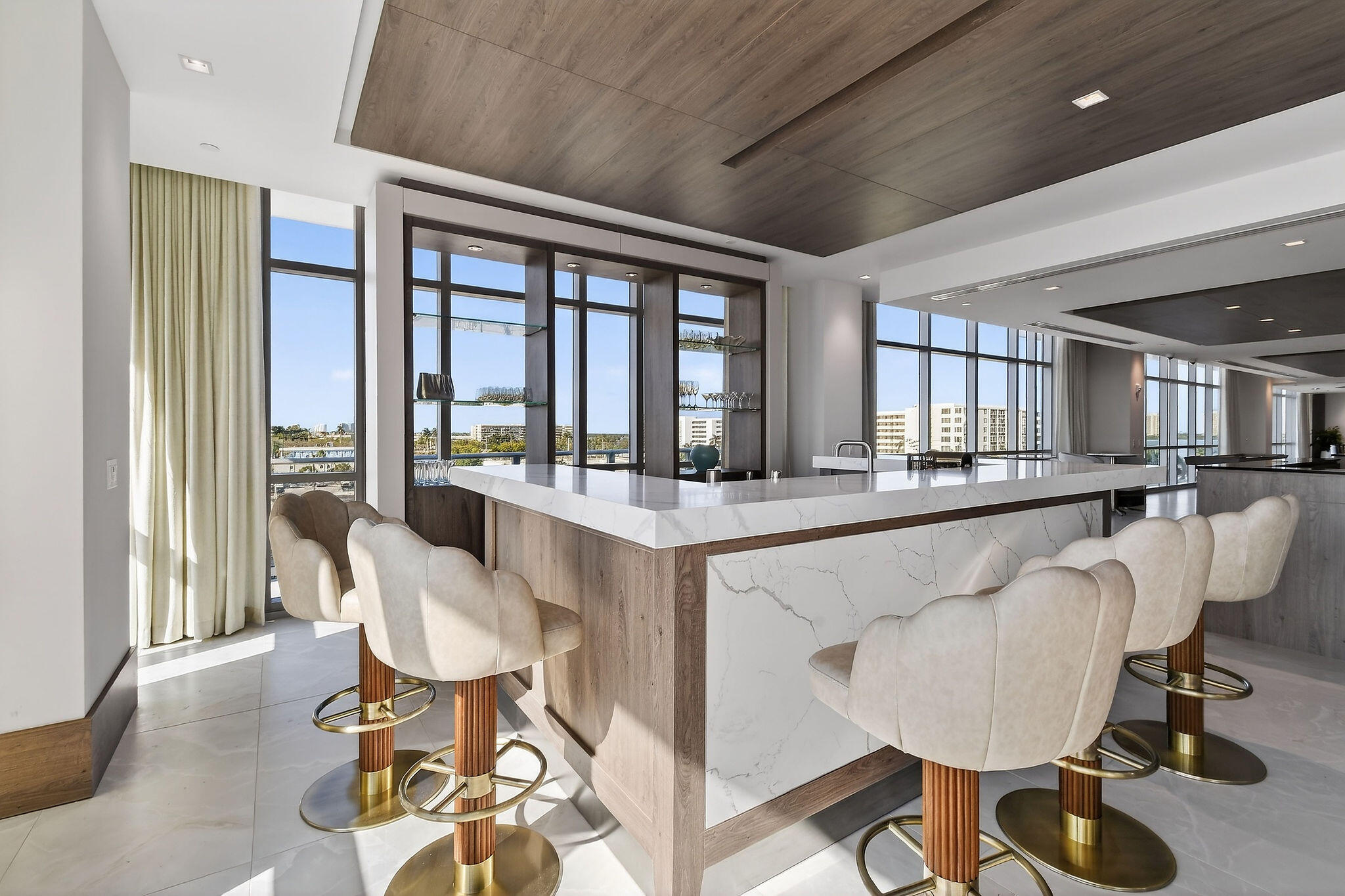 220 Lake Shore Drive 715