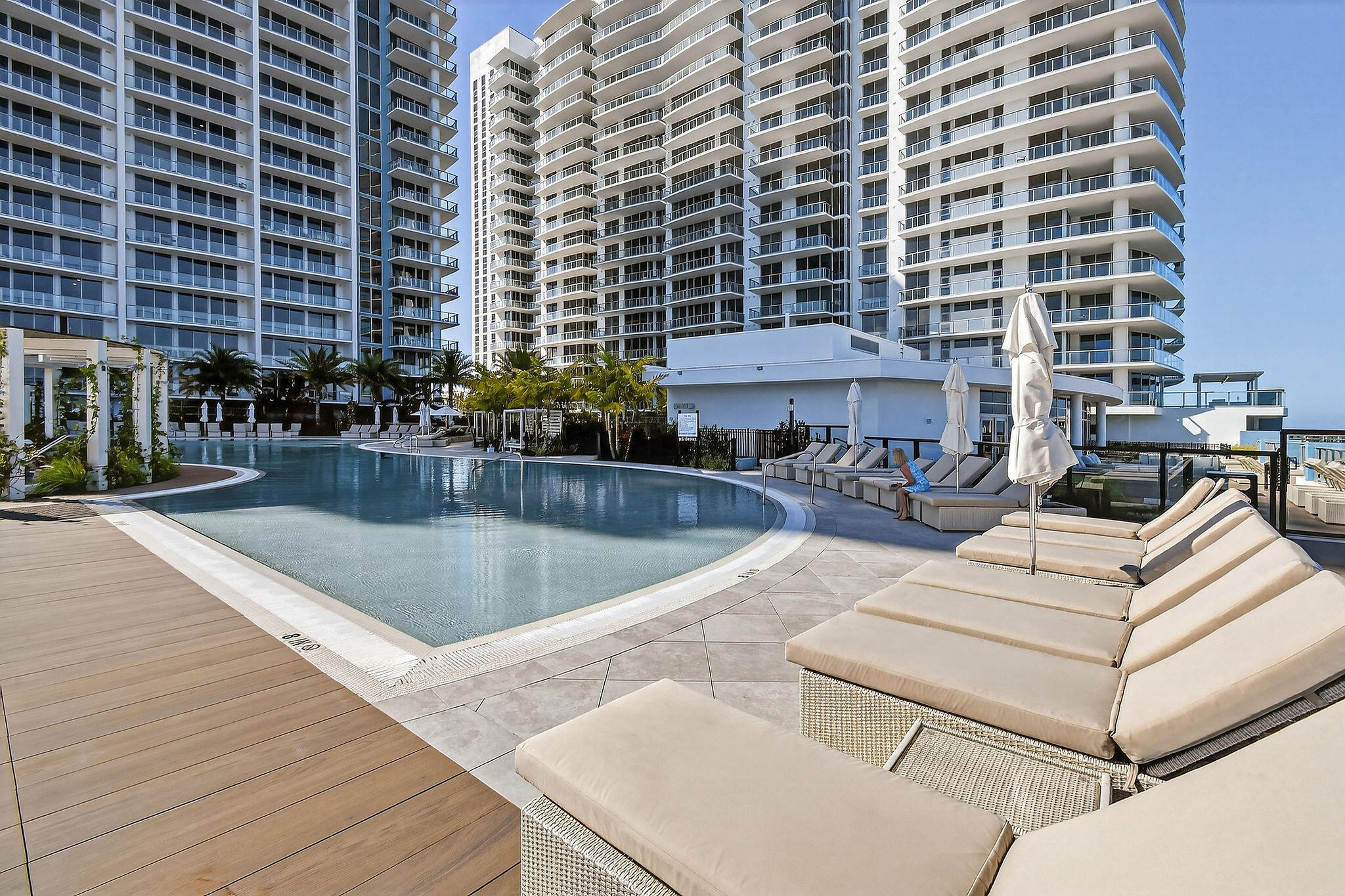 220 Lake Shore Drive 715