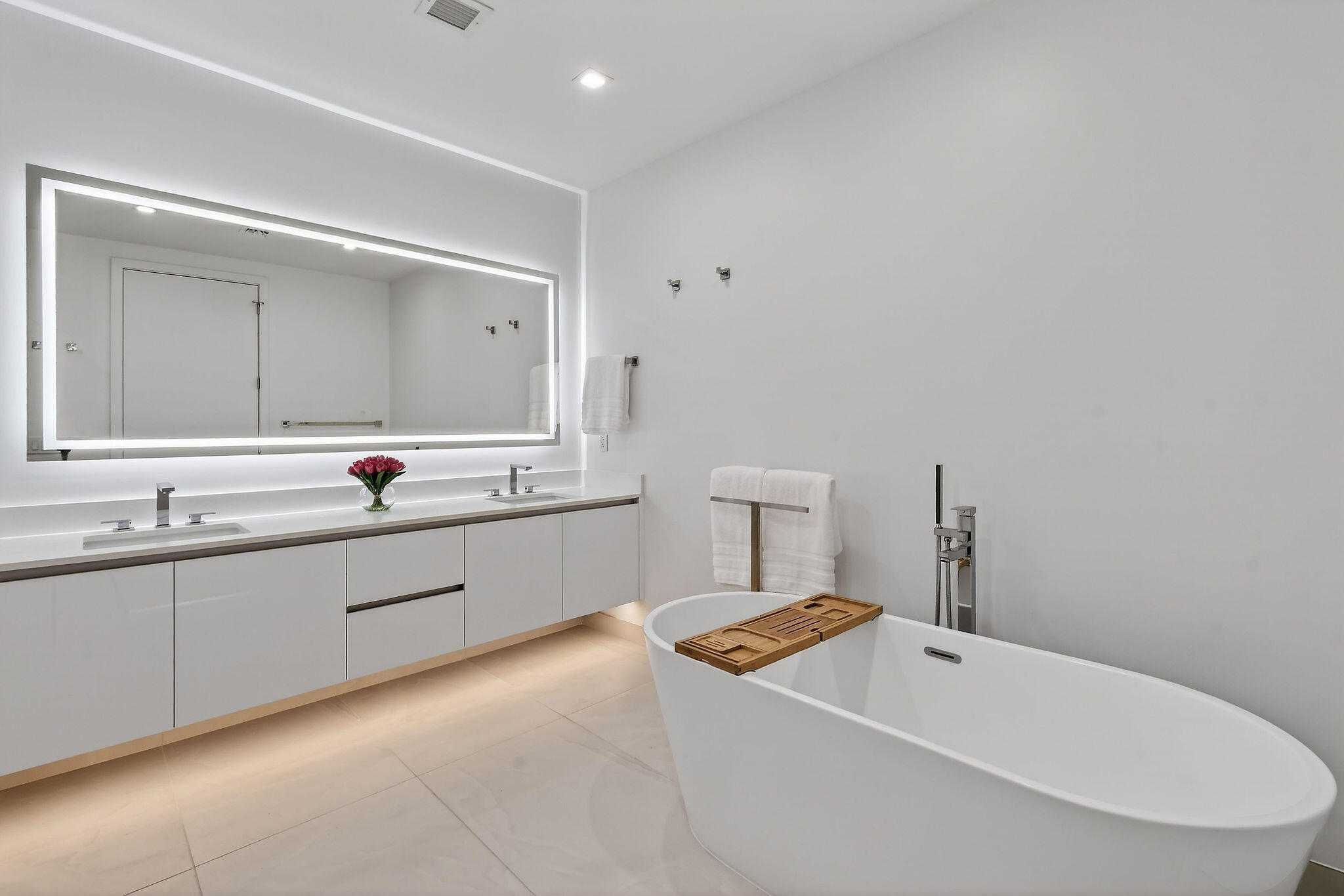 220 Lake Shore Drive 715