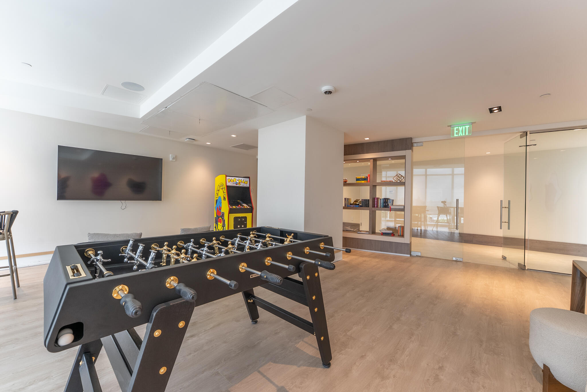 220 Lake Shore Drive 715