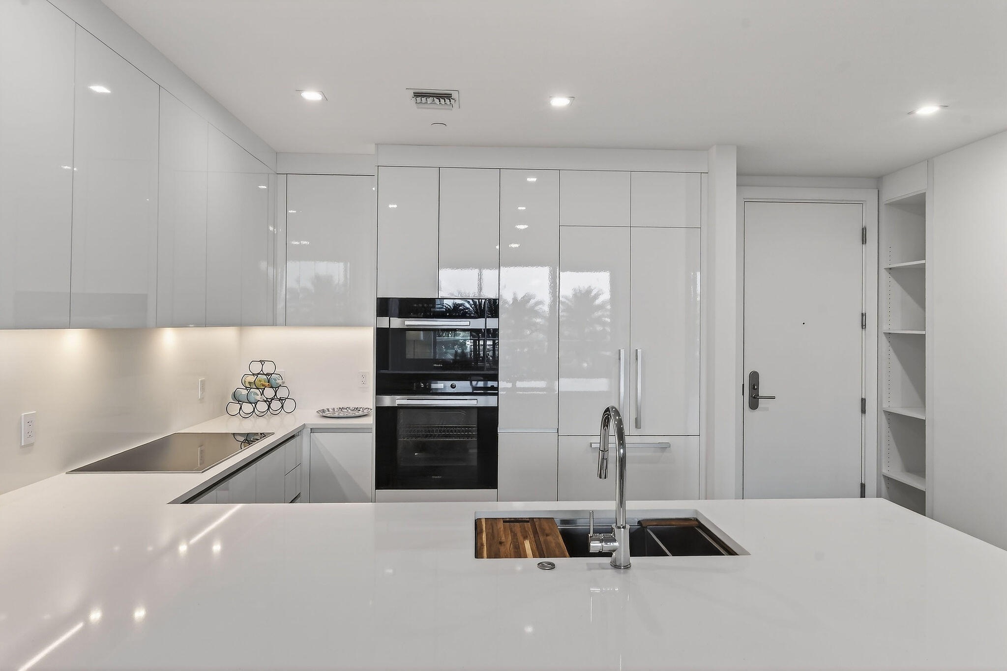 220 Lake Shore Drive 715