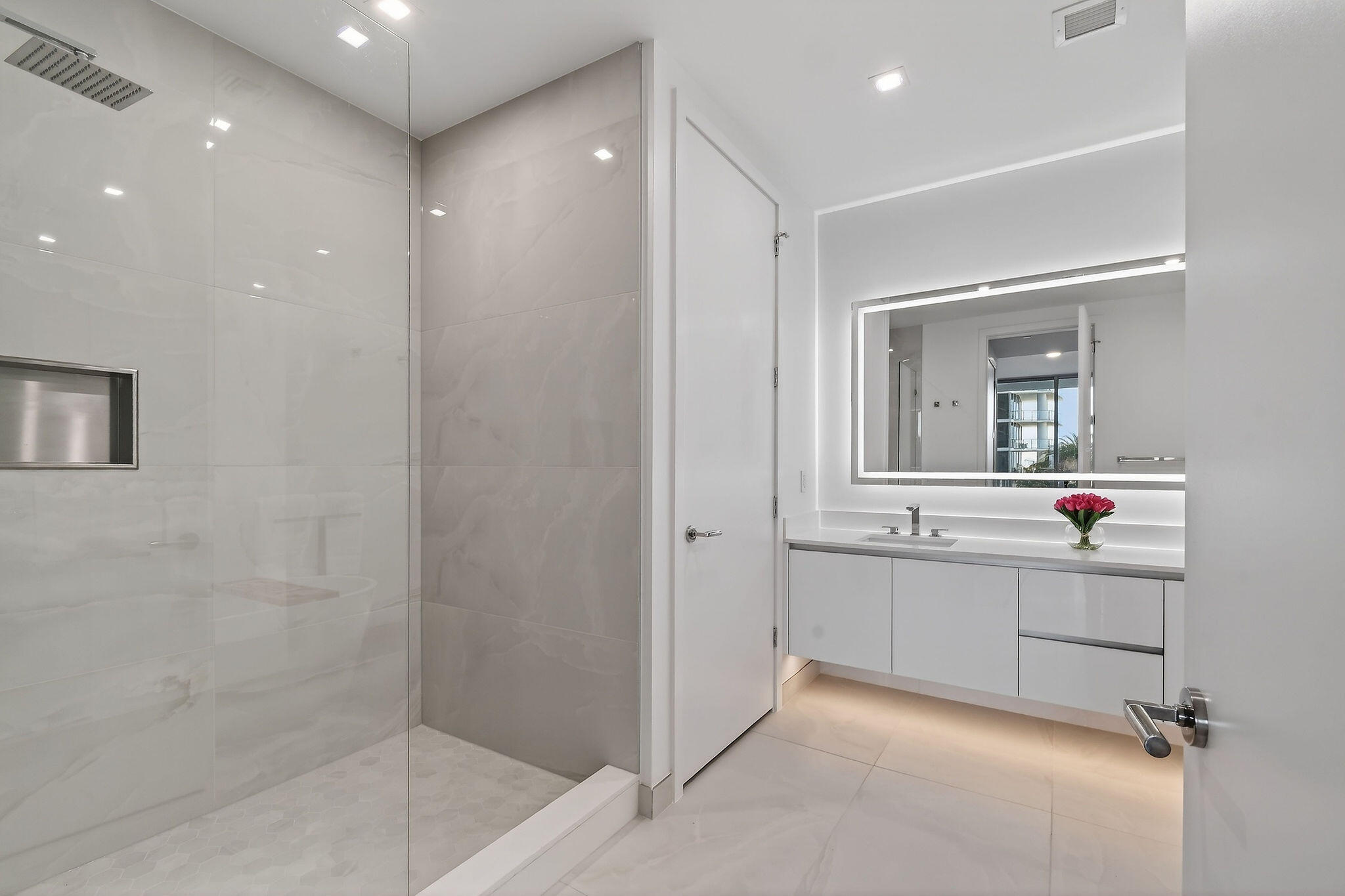 220 Lake Shore Drive 715