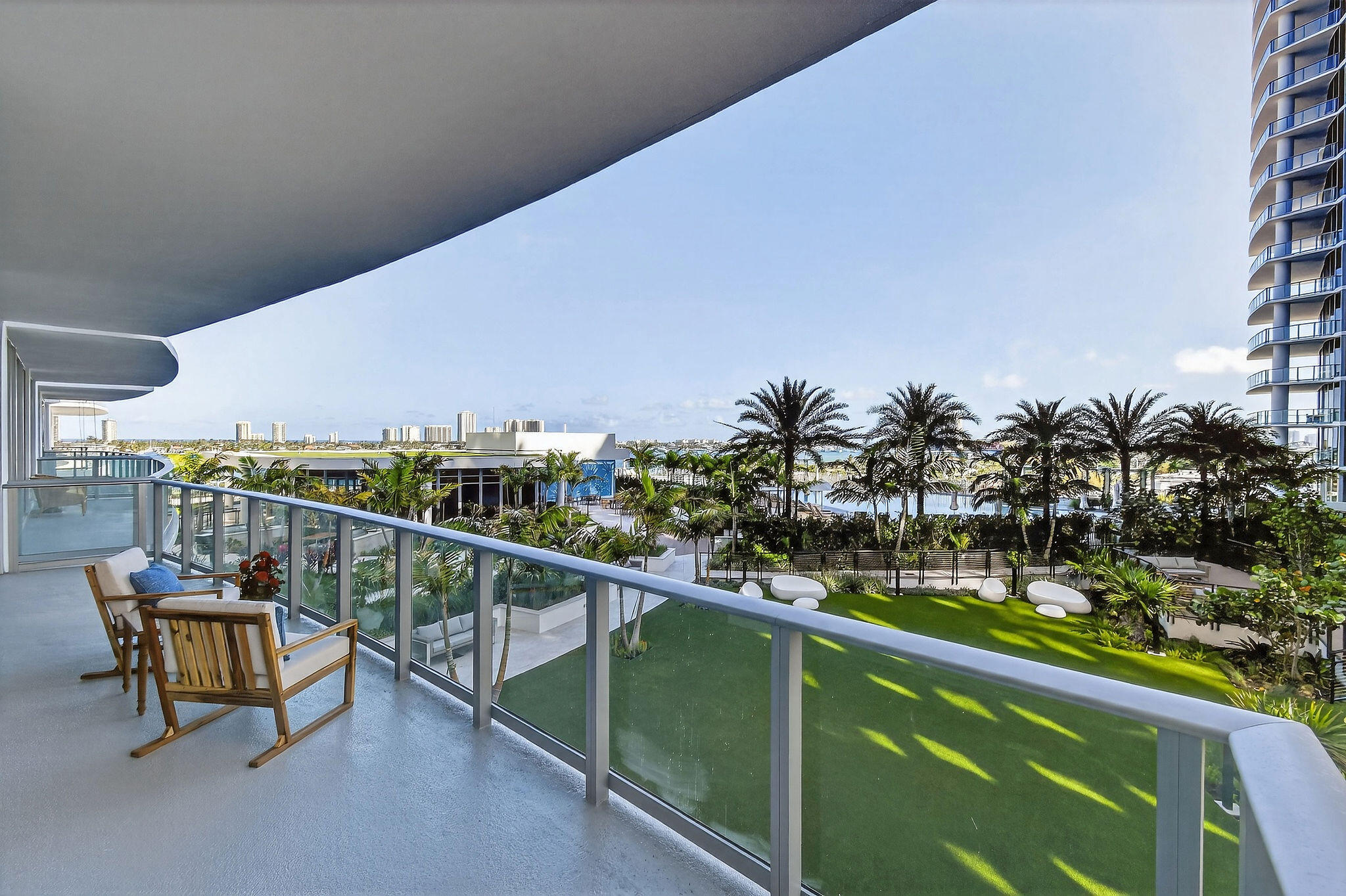 220 Lake Shore Drive 715