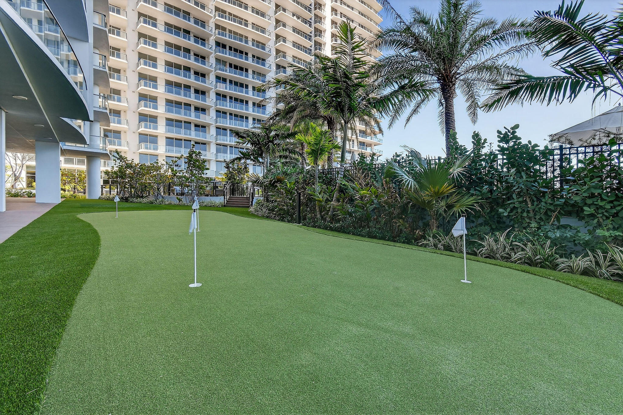 220 Lake Shore Drive 715