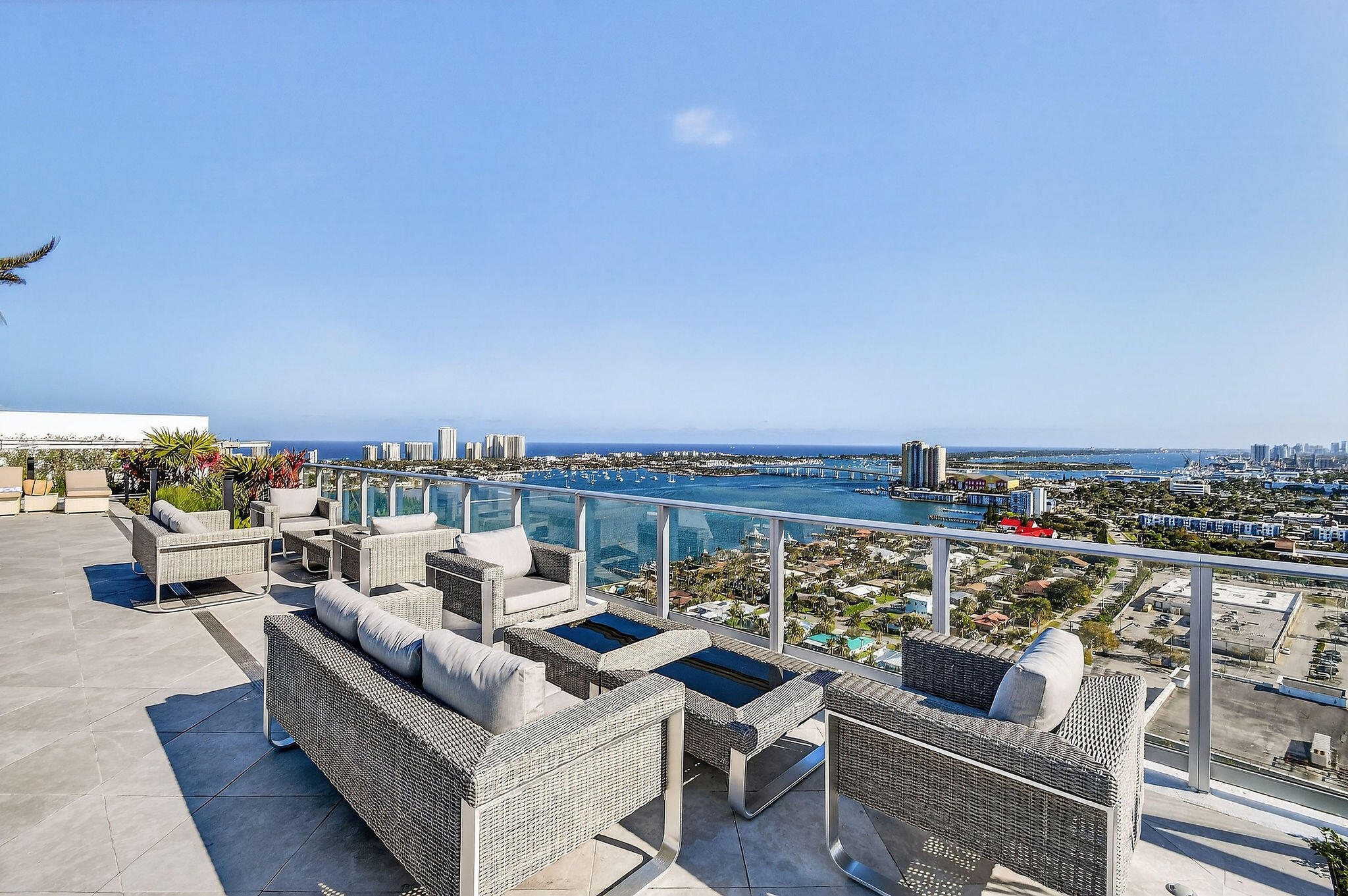 220 Lake Shore Drive 715