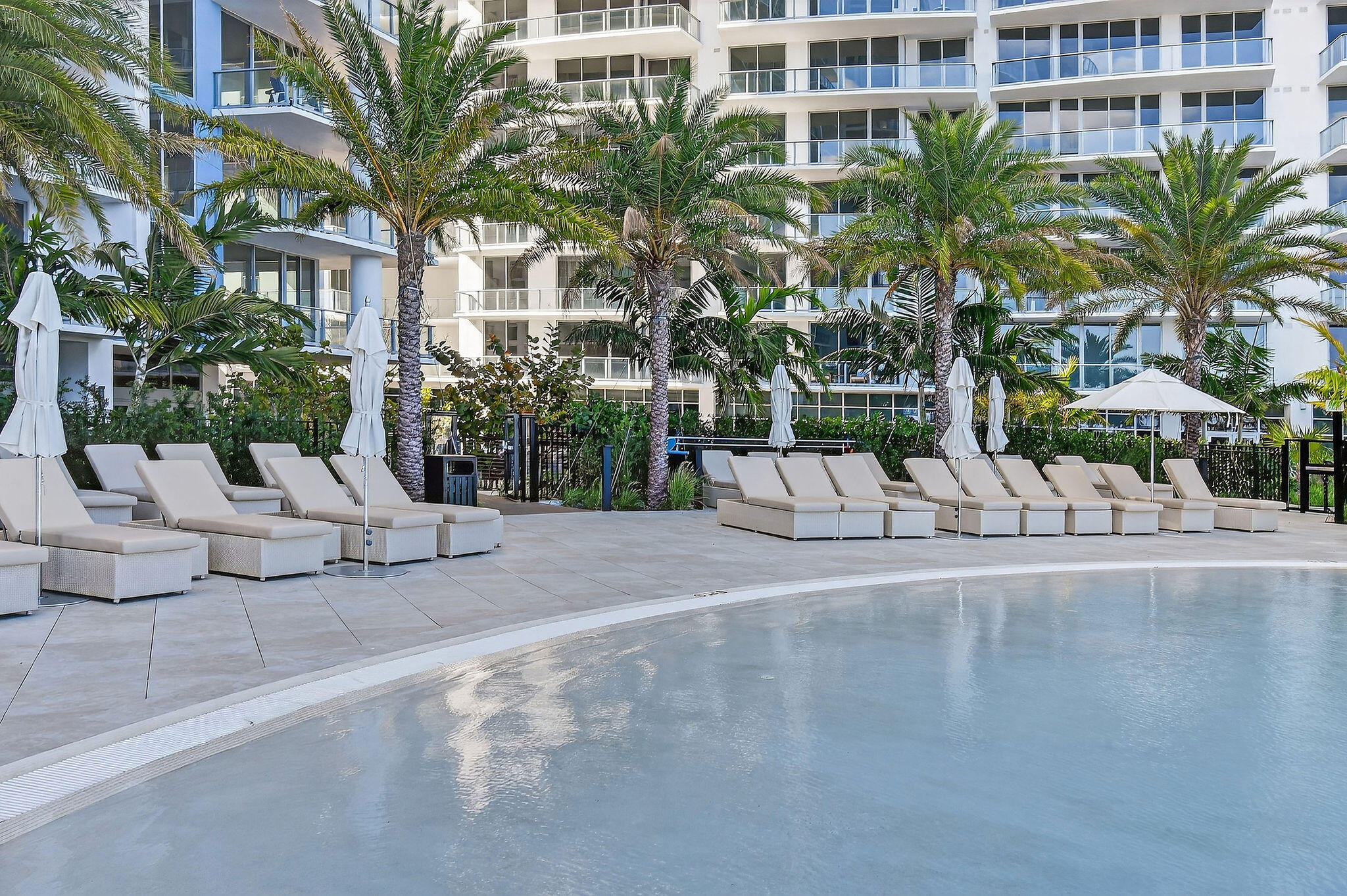 220 Lake Shore Drive 715