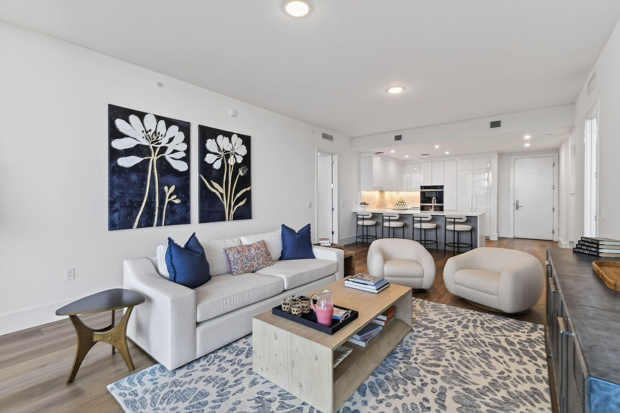 220 Lake Shore Drive 715