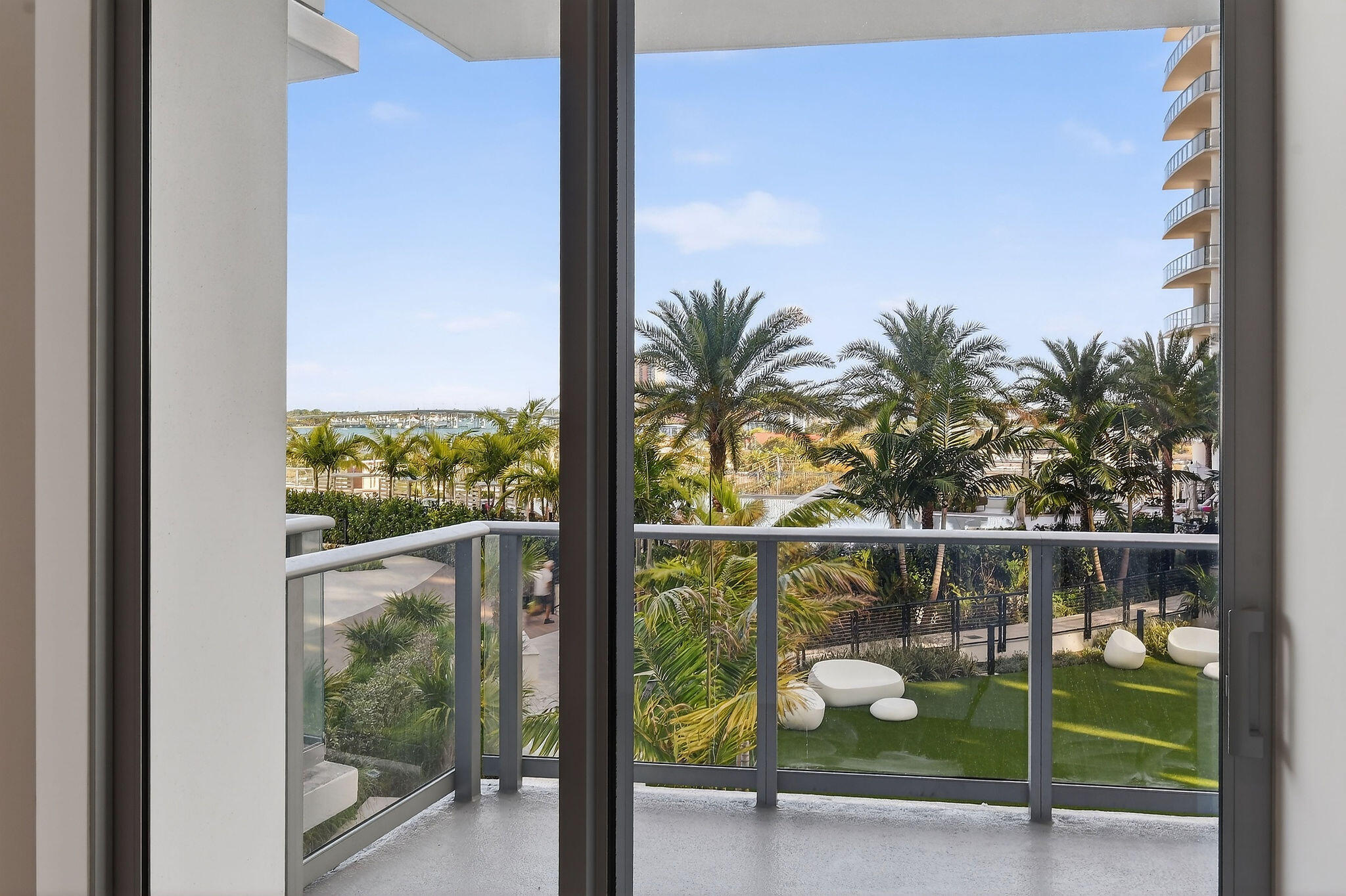 220 Lake Shore Drive 715