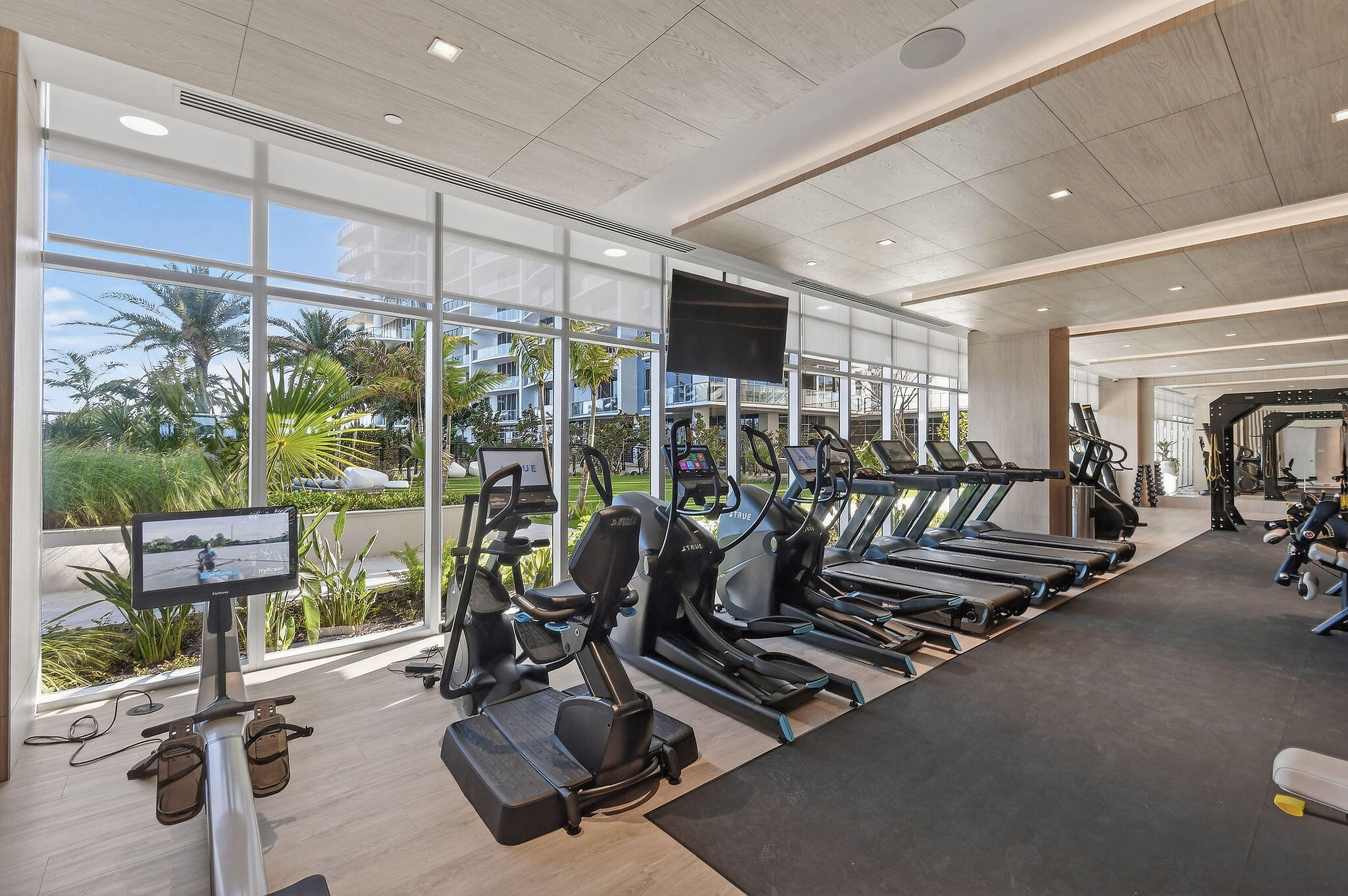 220 Lake Shore Drive 715