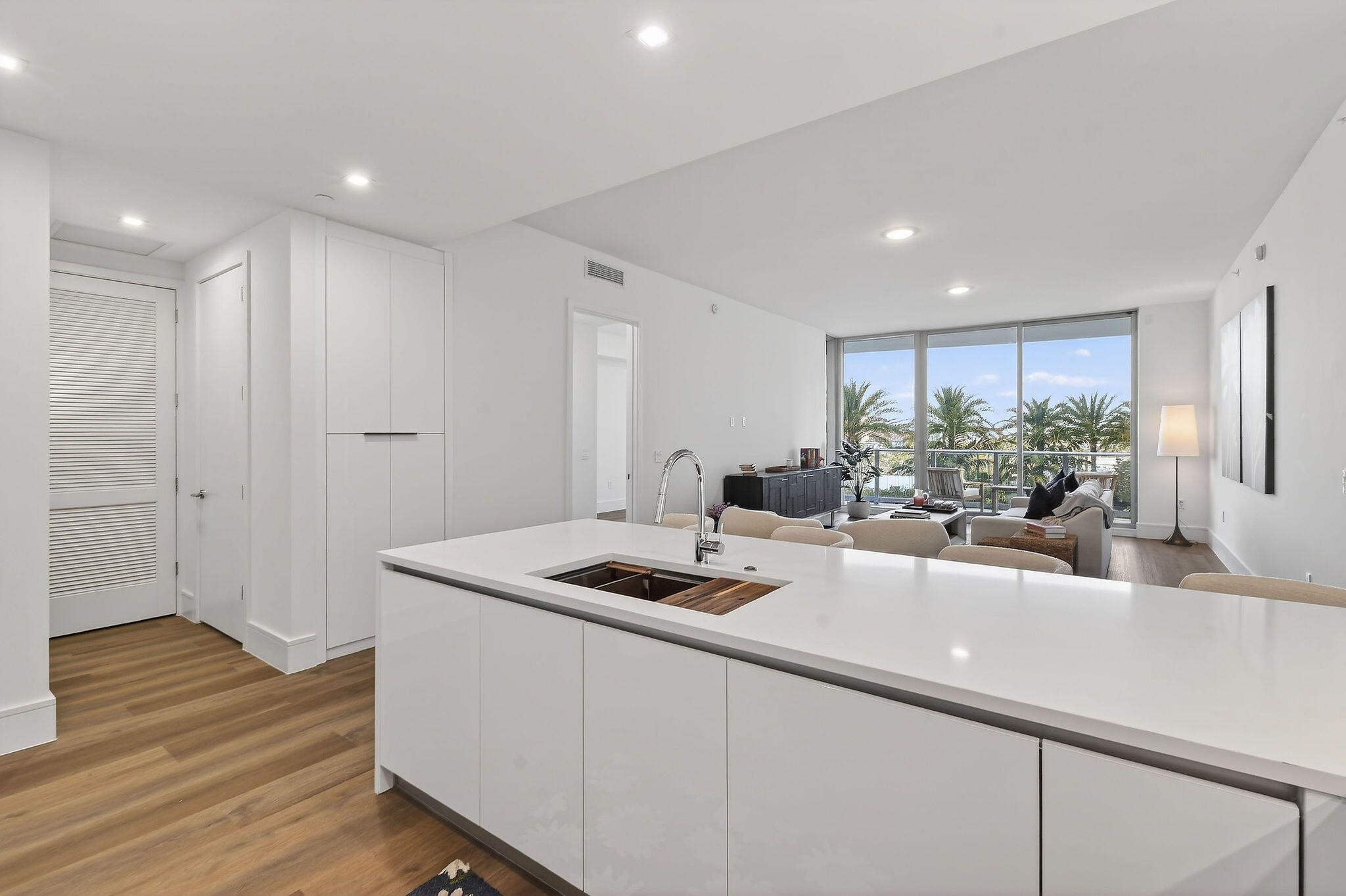 220 Lake Shore Drive 715