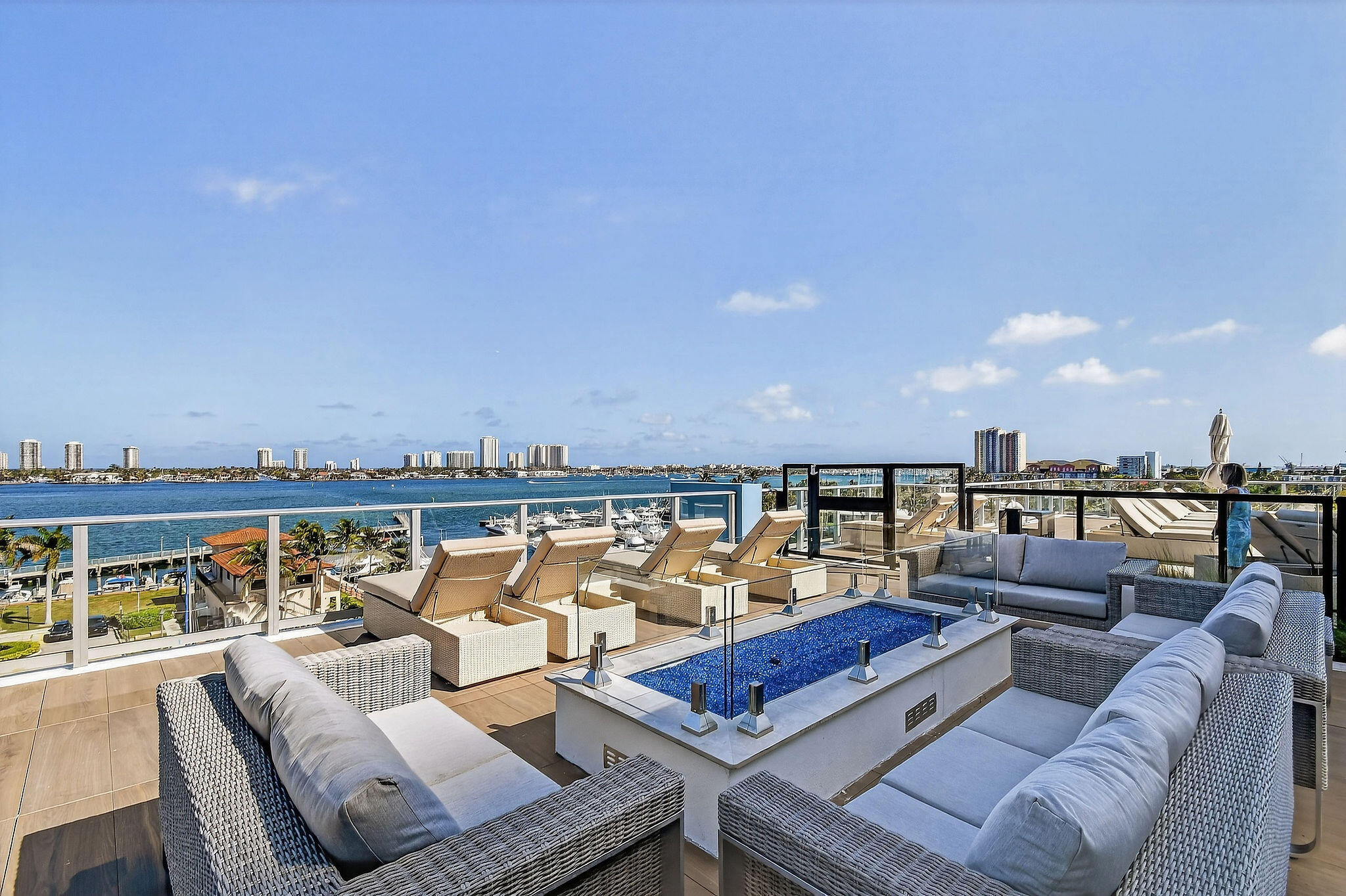 220 Lake Shore Drive 715