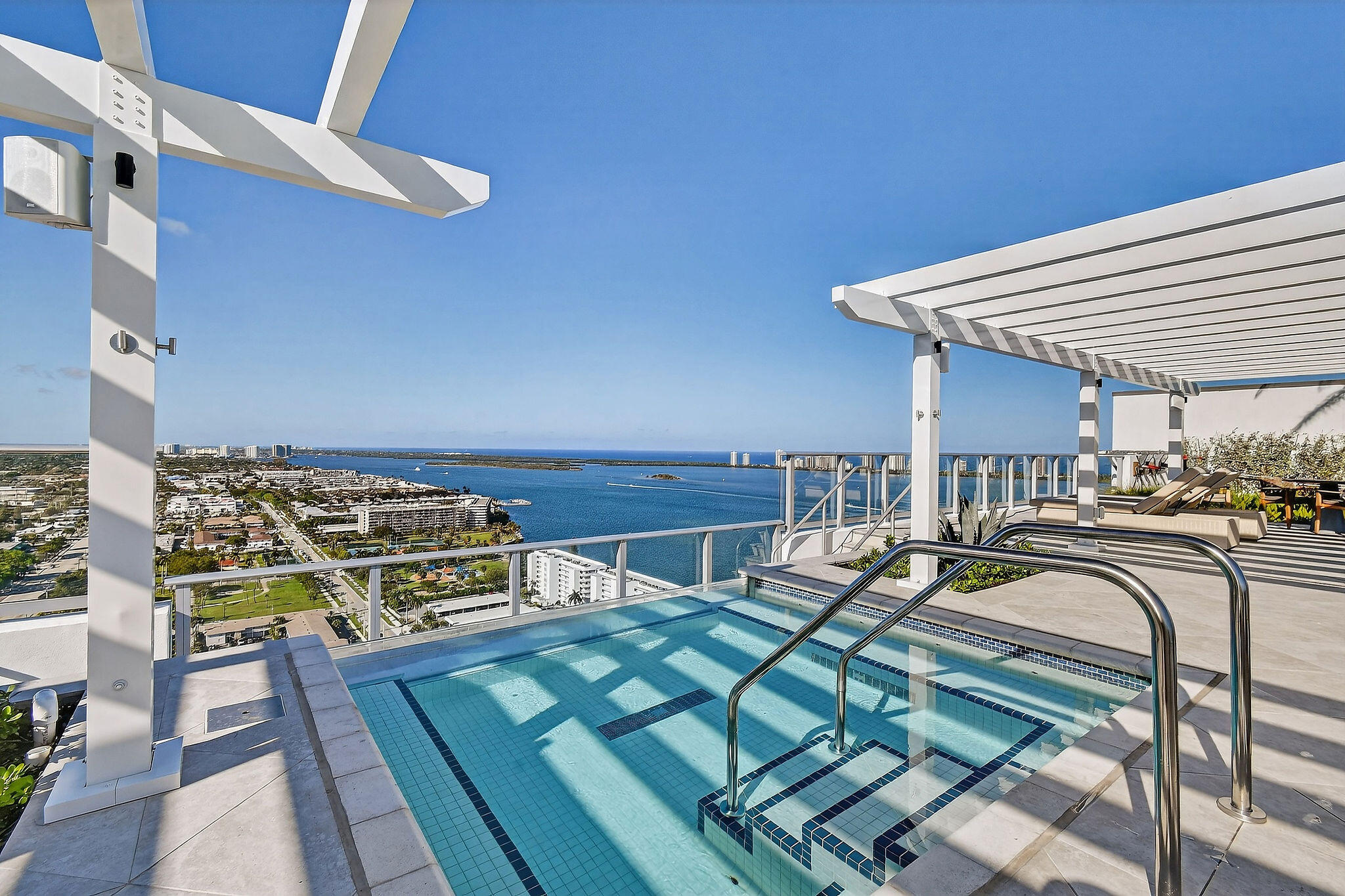 220 Lake Shore Drive 715