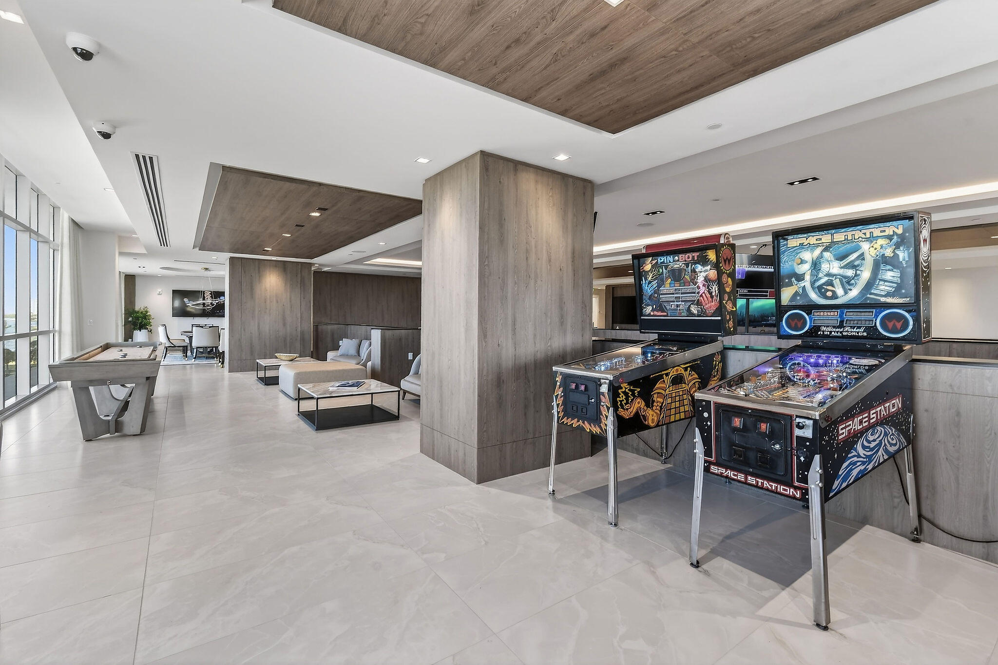 220 Lake Shore Drive 715