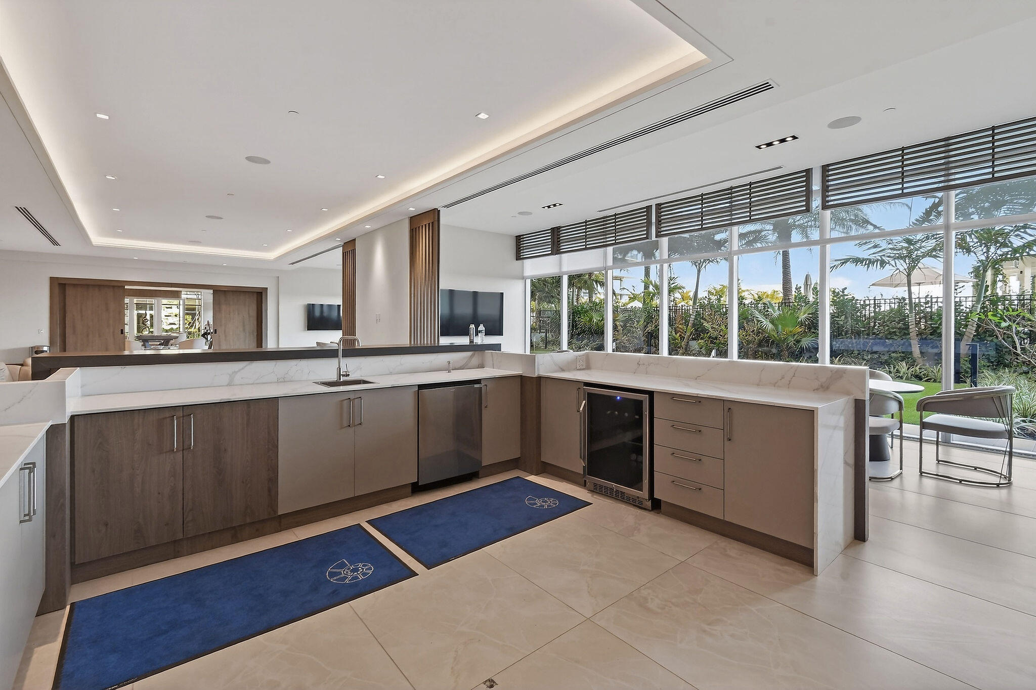 220 Lake Shore Drive 715