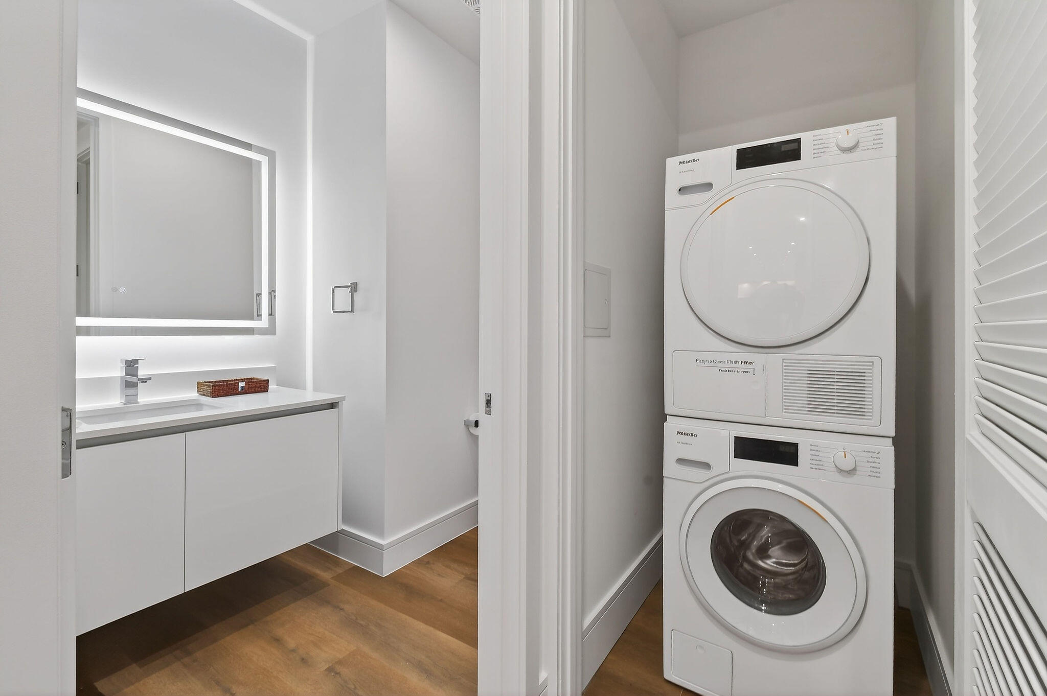 220 Lake Shore Drive 715