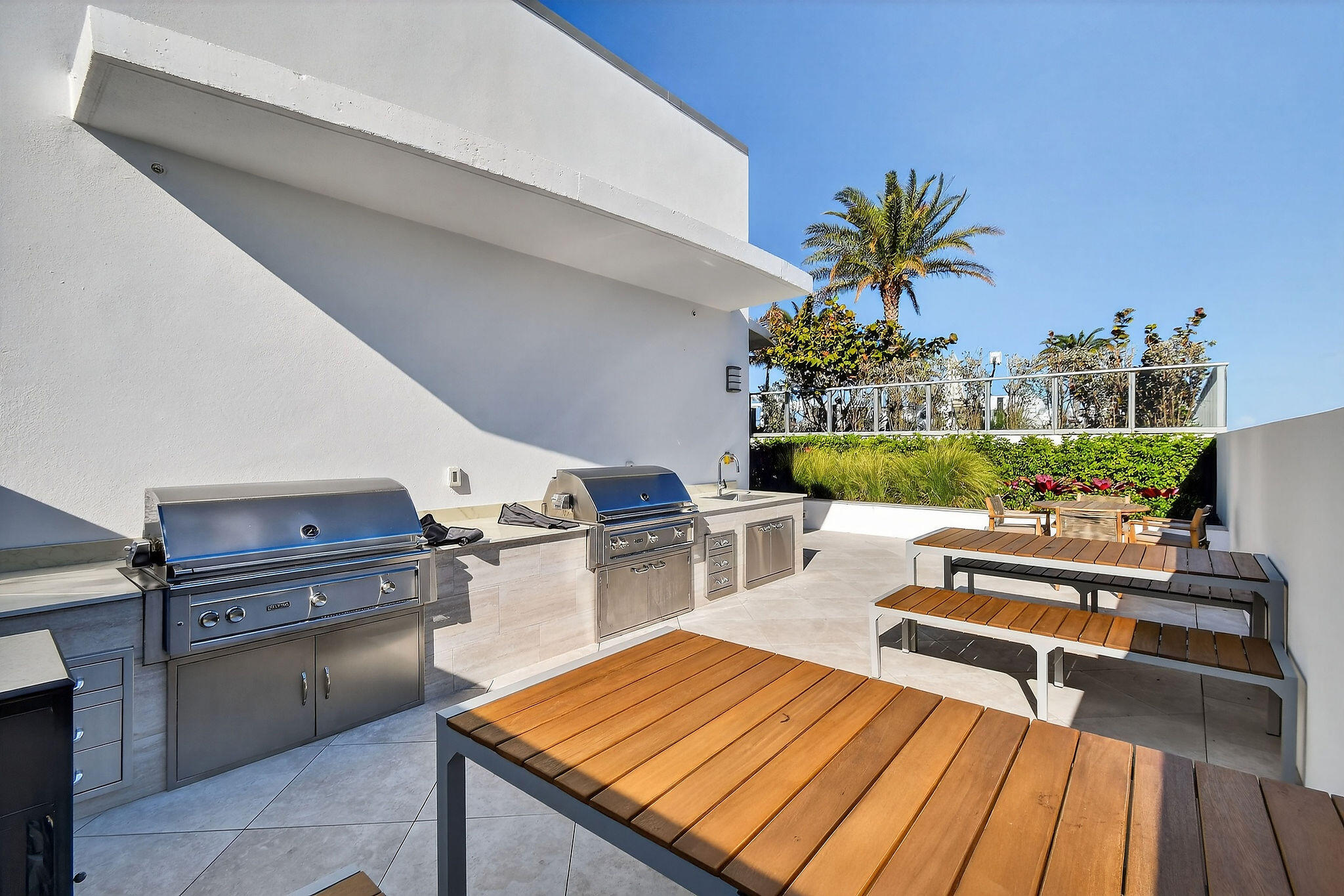 220 Lake Shore Drive 715