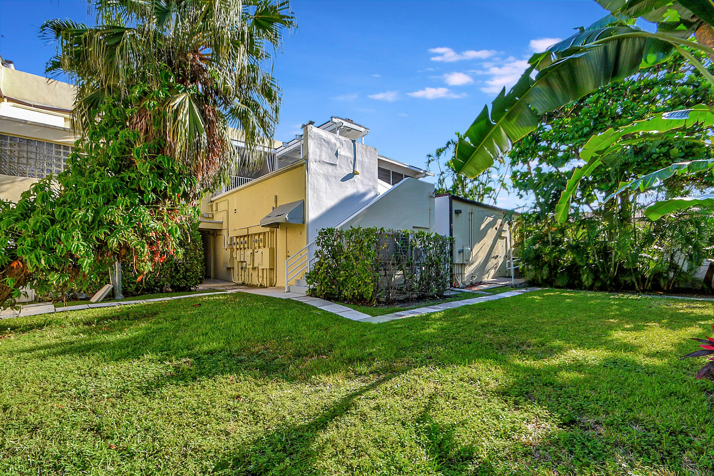 218 Worth Avenue