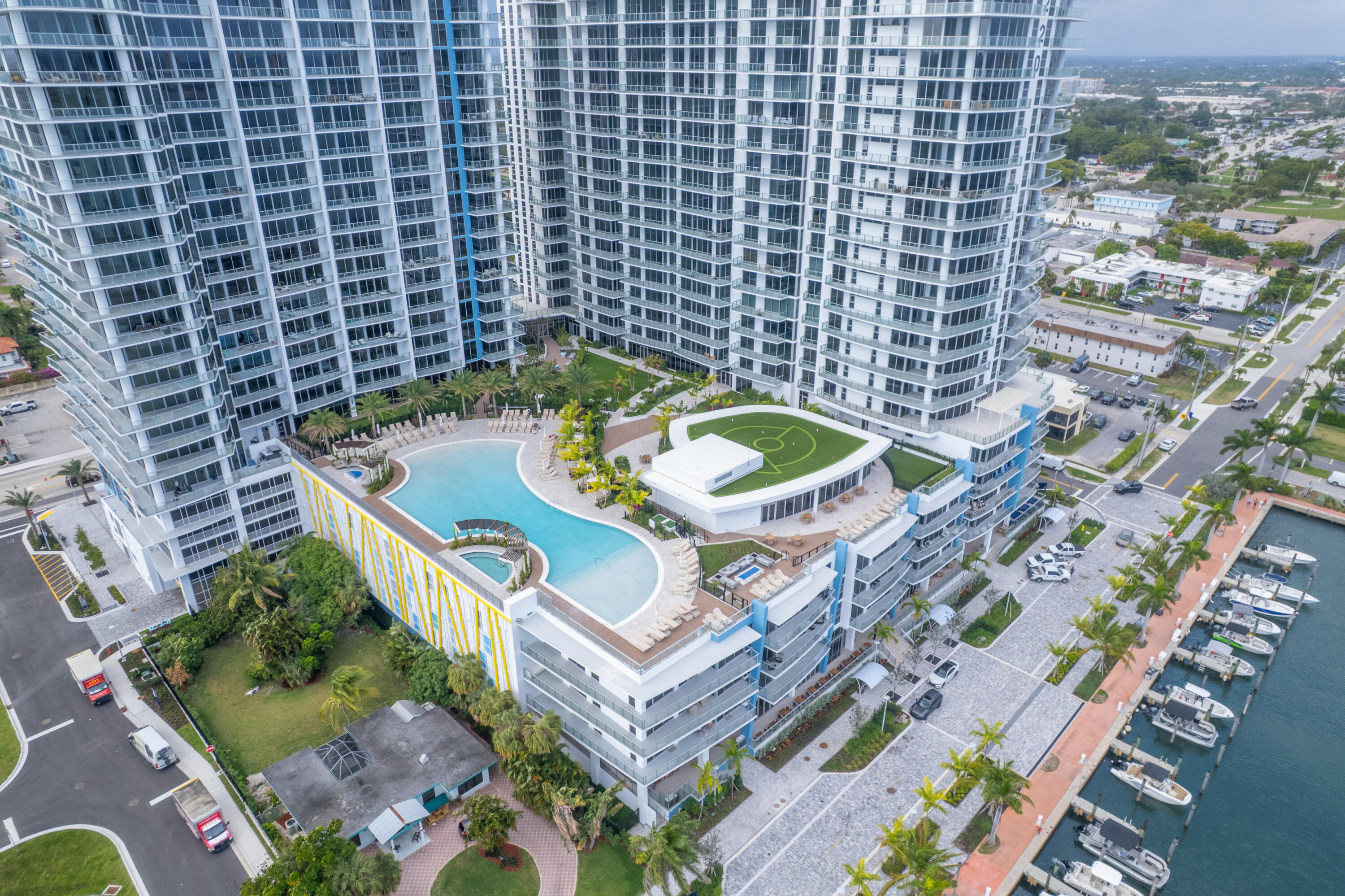 220 Lake Shore Drive 715