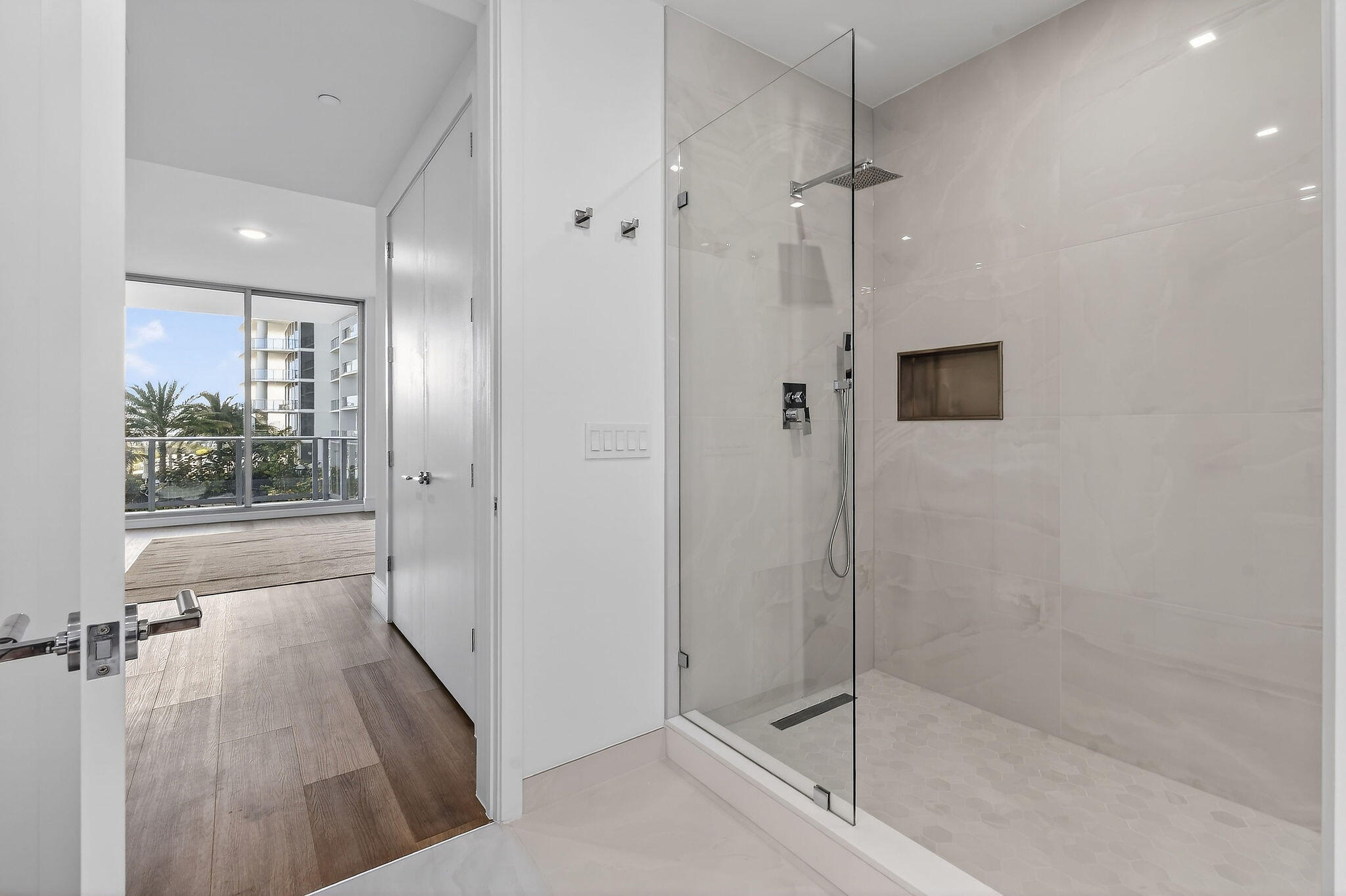 220 Lake Shore Drive 715