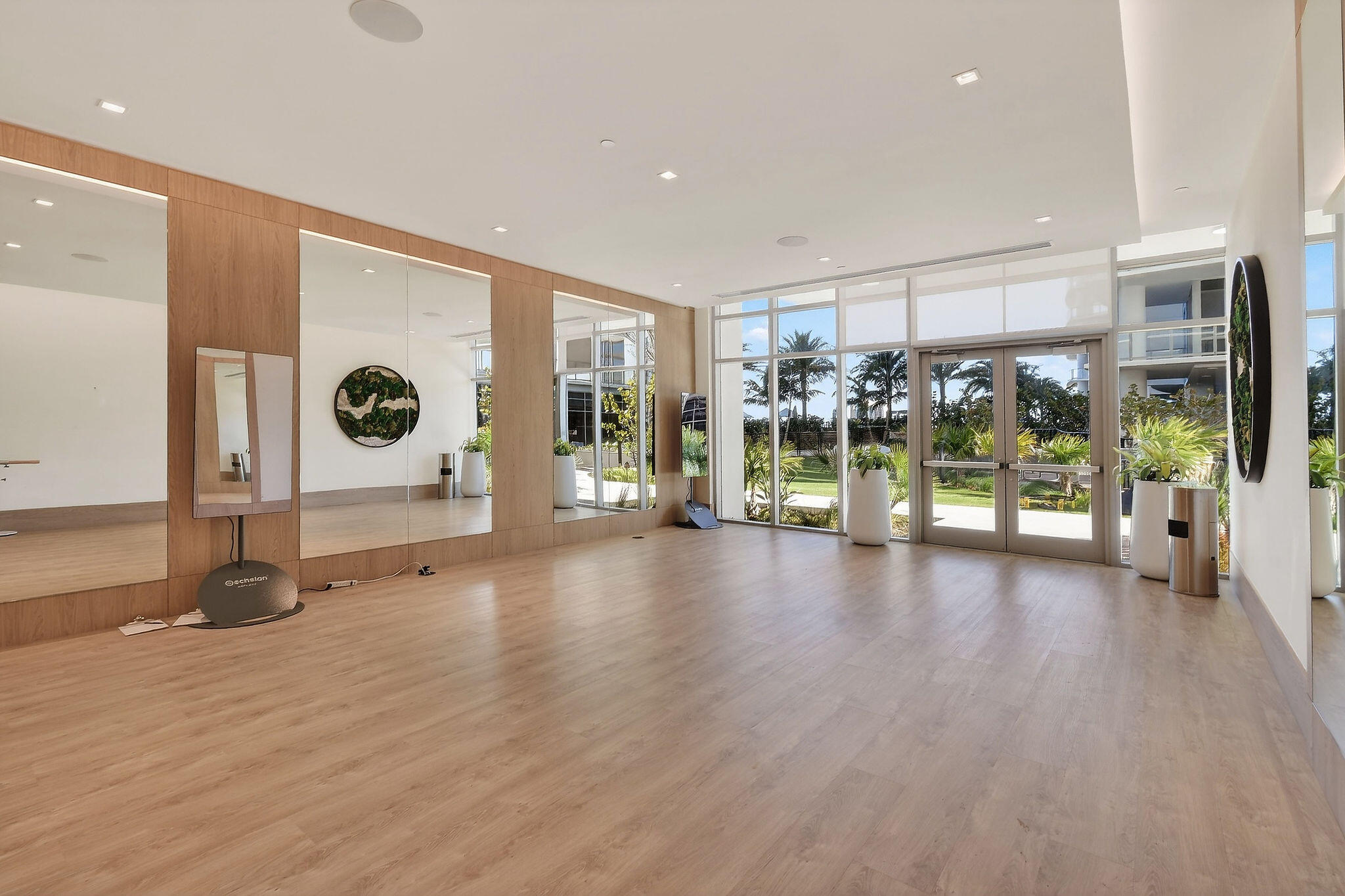 220 Lake Shore Drive 715