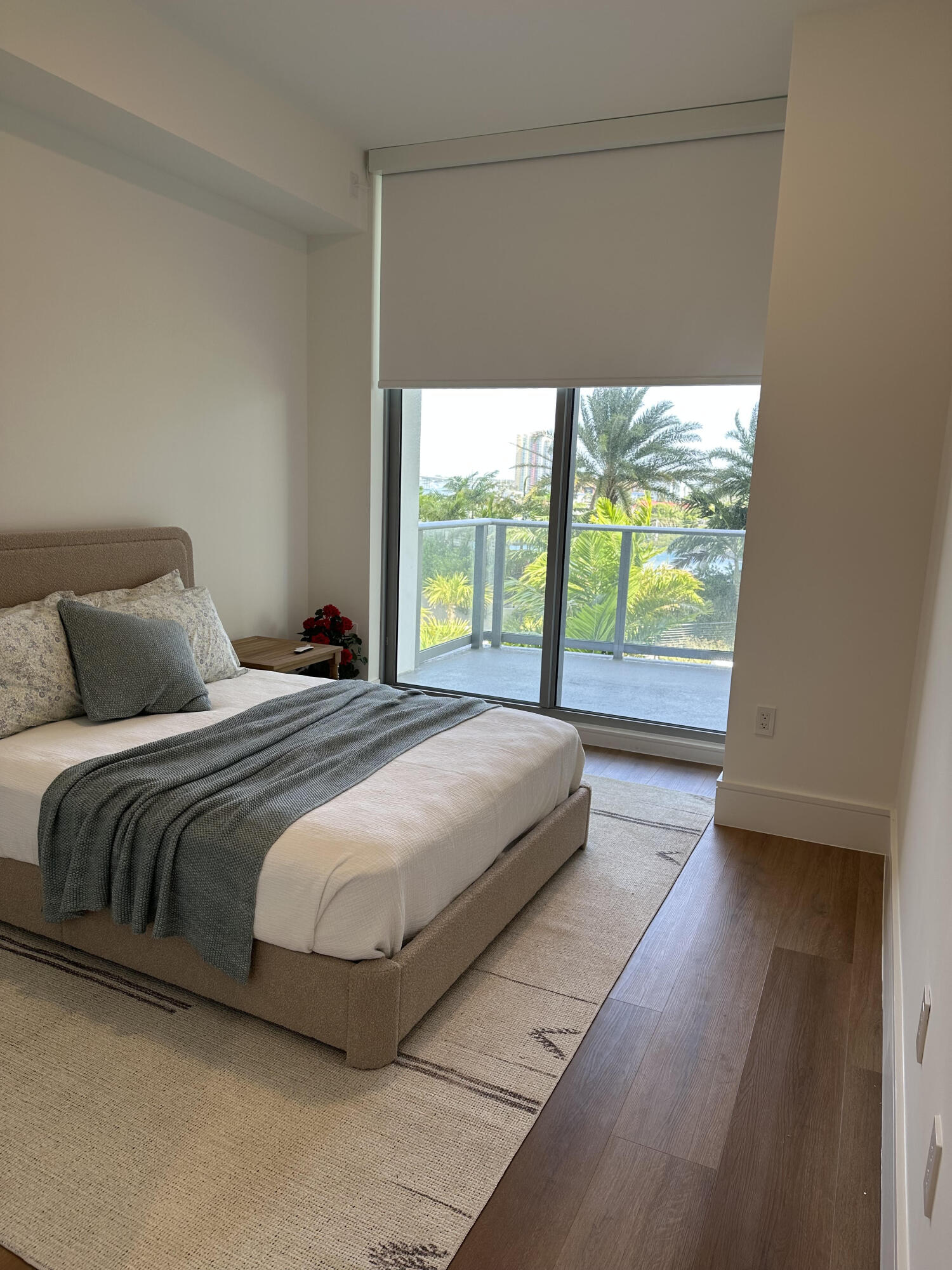 220 Lake Shore Drive 715