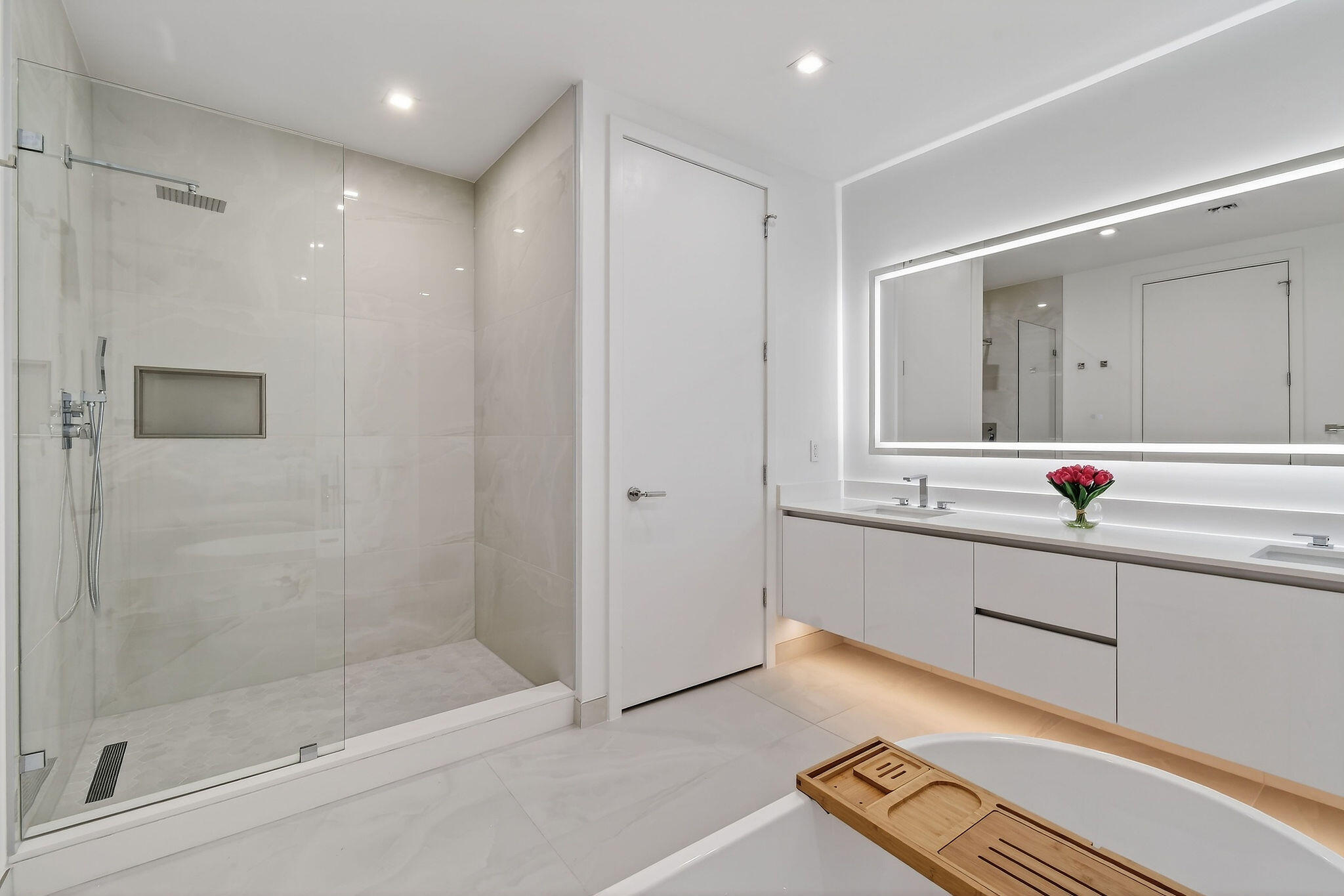 220 Lake Shore Drive 715
